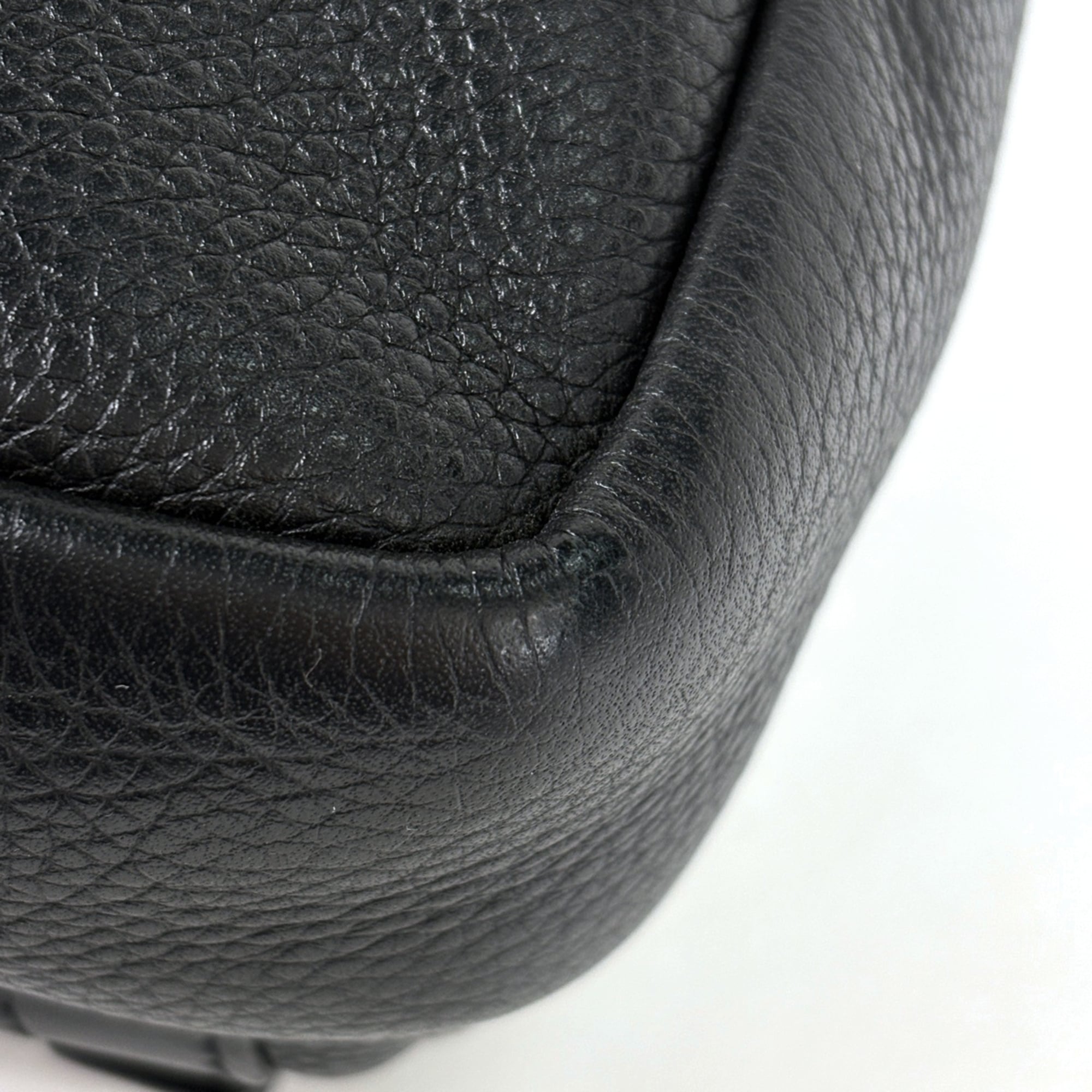 Loewe Black Leather Shoulder Bag (Pre-Owned)