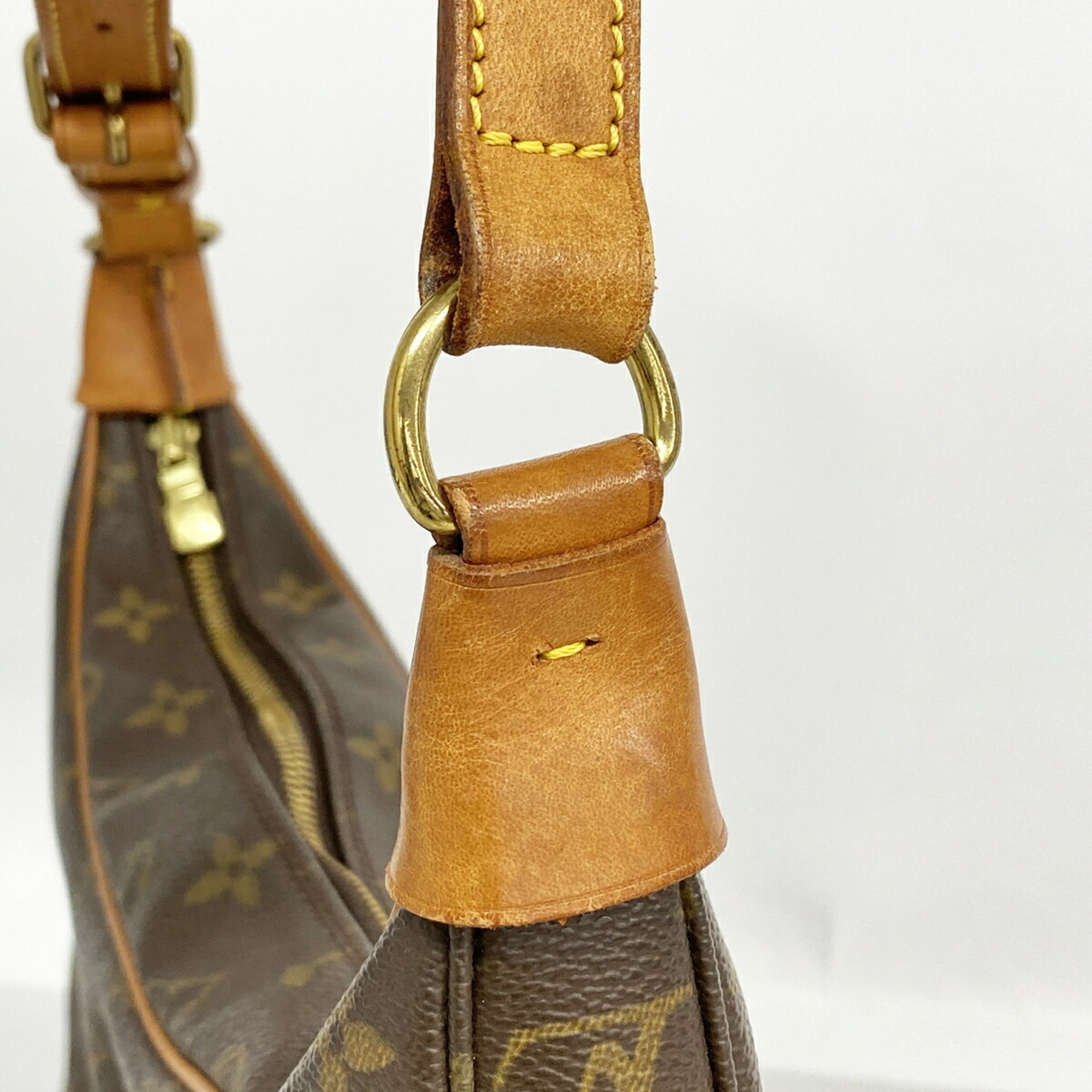 Louis Vuitton Brown Shoulder Bag (Pre-Owned)