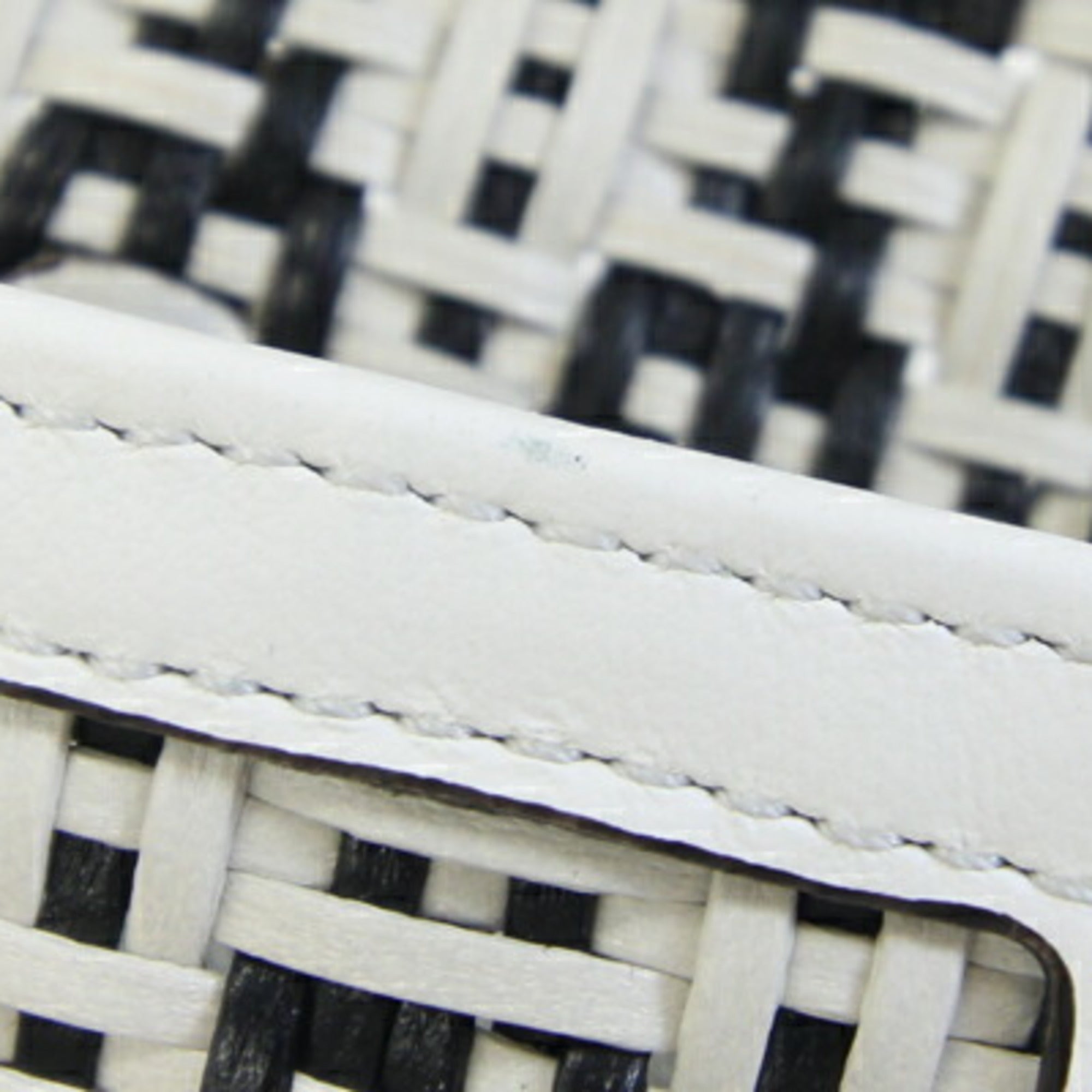 Fendi Black White Leather Shoulder Bag (Pre-Owned)