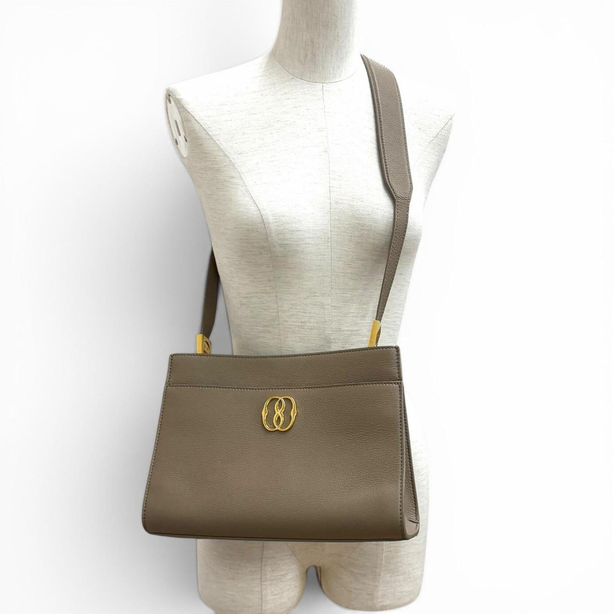 Bally Grayish Leather Handbag Shoulder Bag (Pre-Owned)