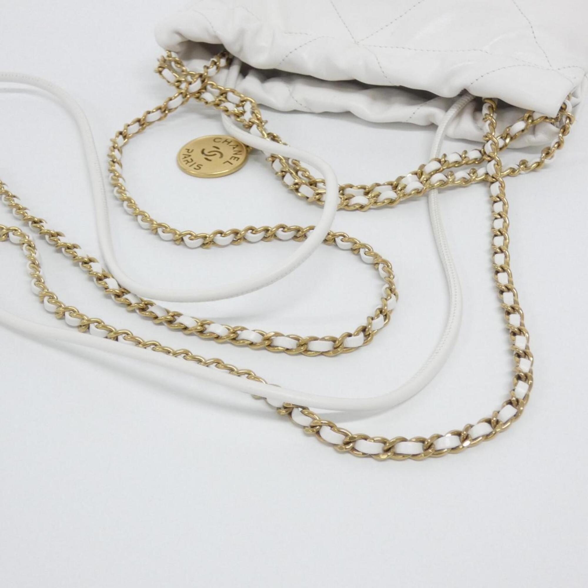 Chanel White Leather Handbag (Pre-Owned)