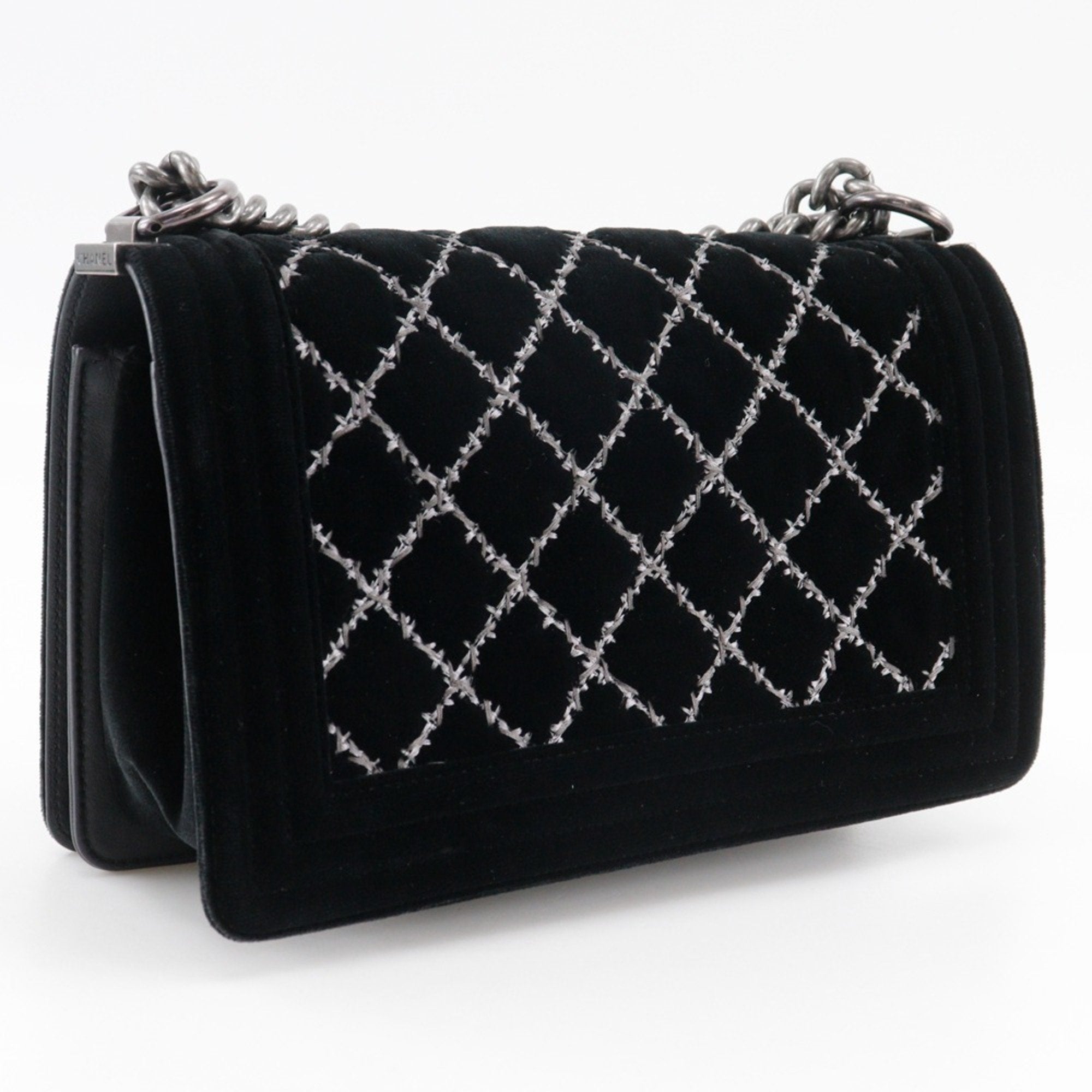 Chanel Black Leather Leather Shoulder Bag (Pre-Owned)