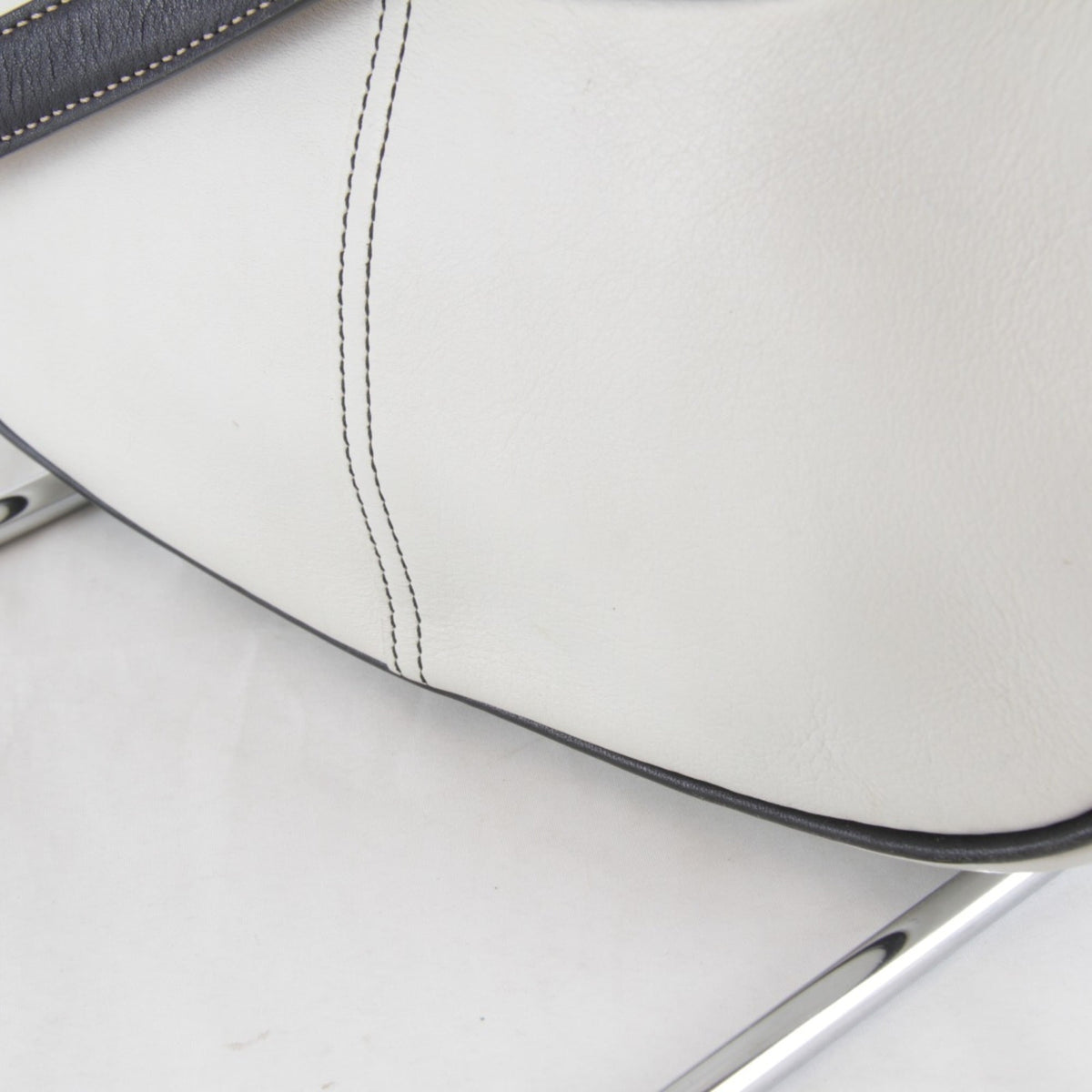 Coach White Leather Shoulder Bag (Pre-Owned)