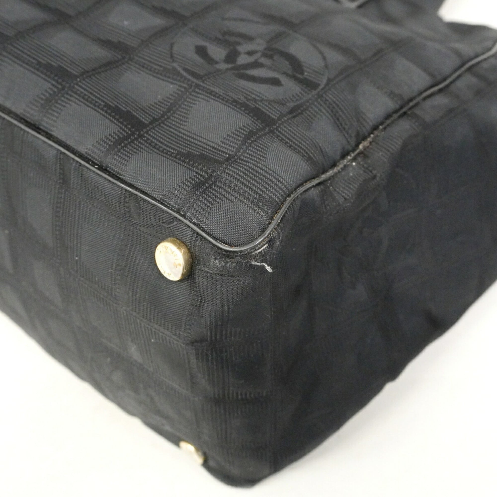 Chanel Black Nylon Tote Bag (Pre-Owned)