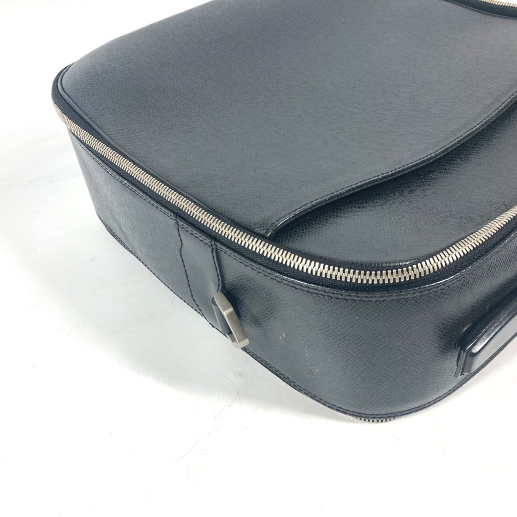 Louis Vuitton Ardoise Black Taiga Leather Handbag Shoulder Bag (Pre-Owned)