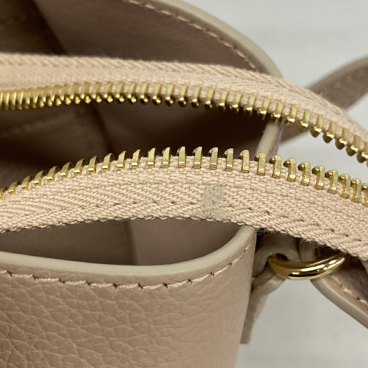 Salvatore Ferragamo Beige Leather Handbag (Pre-Owned)