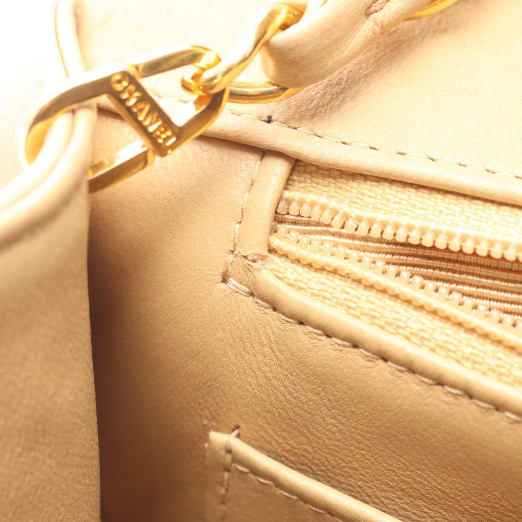 Chanel Beige Leather Handbag Shoulder Bag (Pre-Owned)