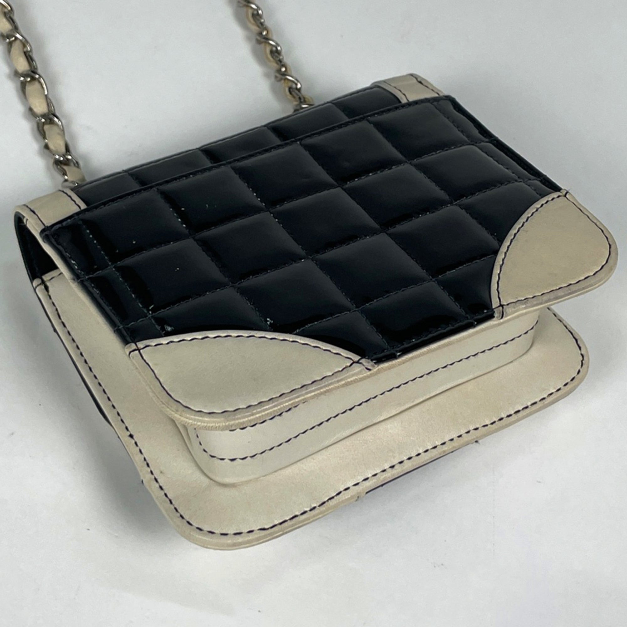 Chanel Chocolate Bar Black Ivory Patent Leather Shoulder Bag (Pre-Owned)