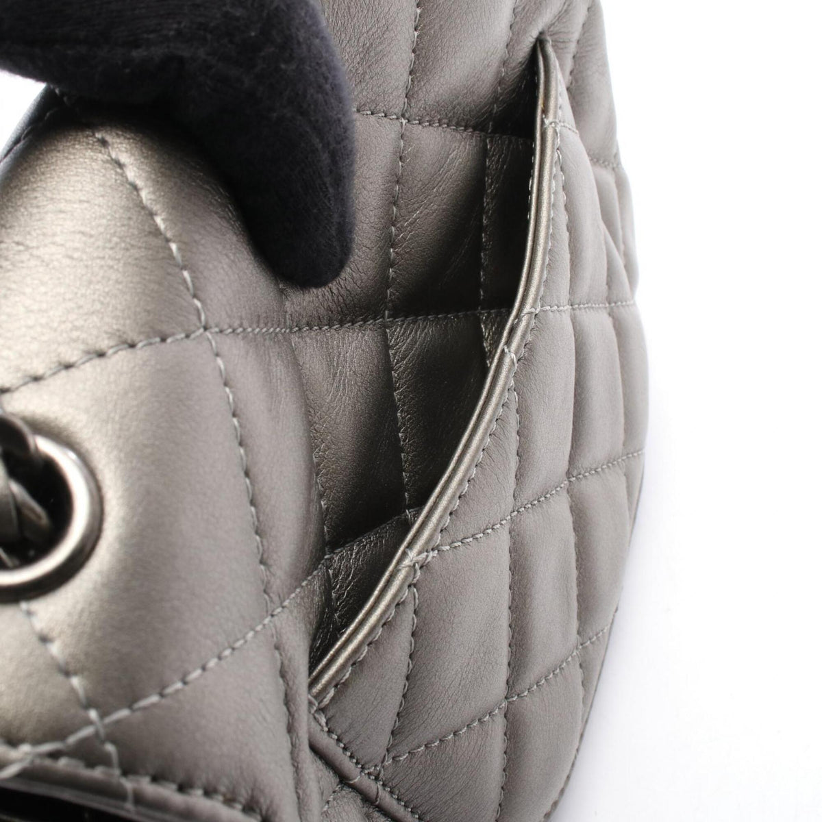 Chanel Gray Leather Handbag Shoulder Bag (Pre-Owned)
