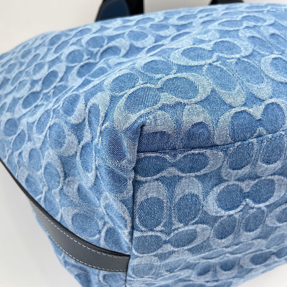 Coach Blue Tote Bag (Pre-Owned)