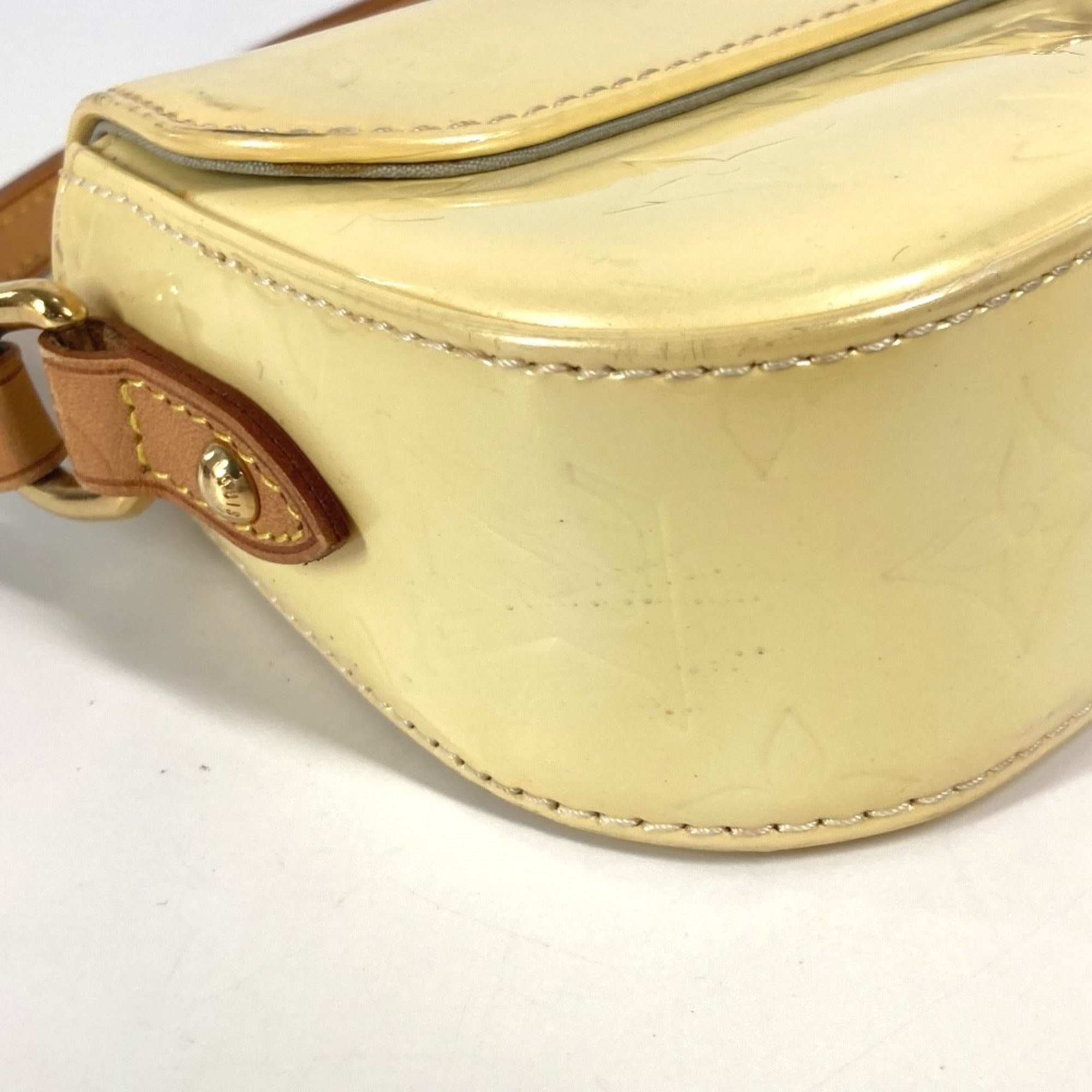 Louis Vuitton Monogram Vernis Pearl White Monogram Vernis Shoulder Bag (Pre-Owned)