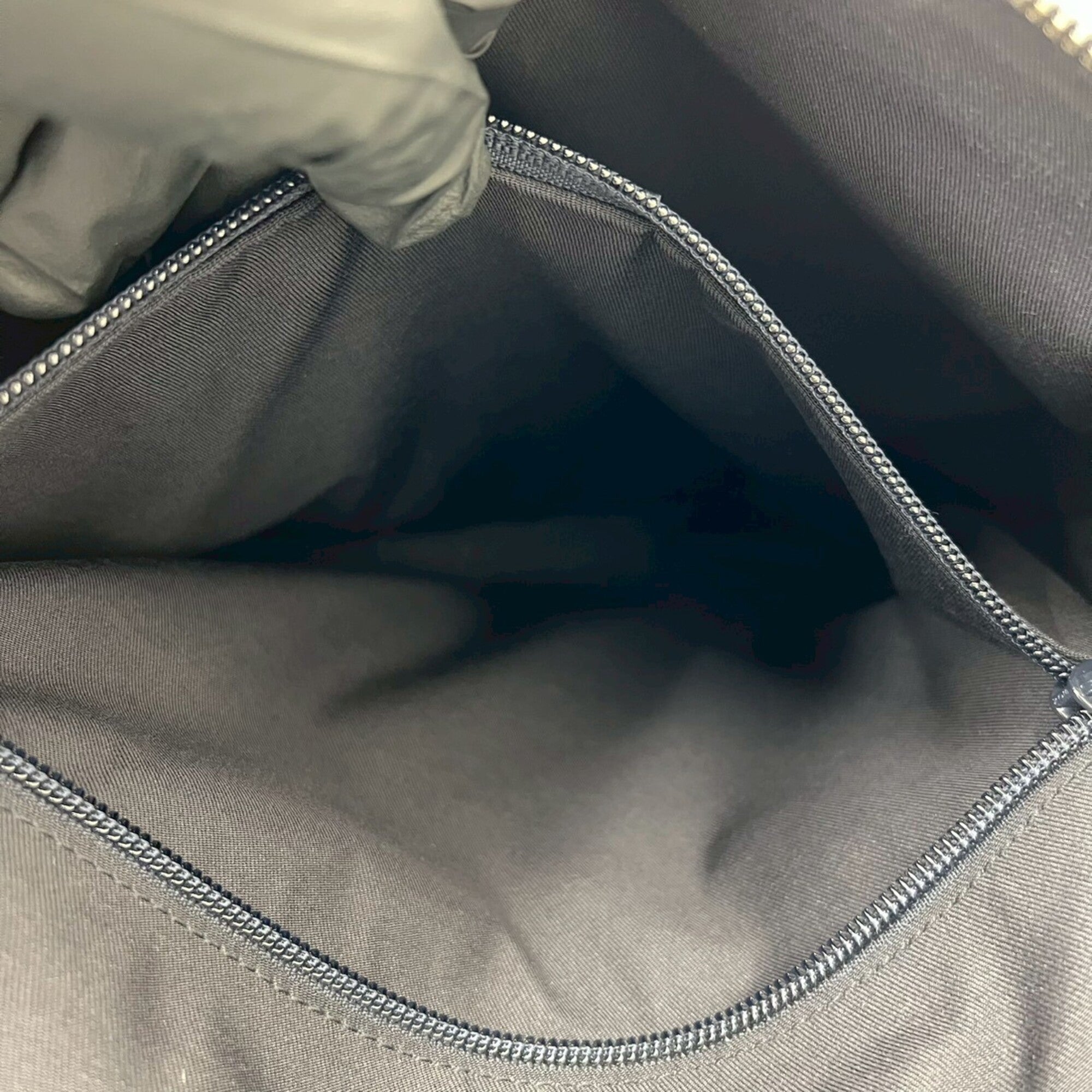 Gucci Navy Leather Shoulder Bag (Pre-Owned)