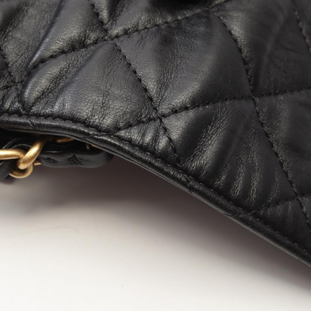 Chanel Black Leather Handbag Shoulder Bag (Pre-Owned)