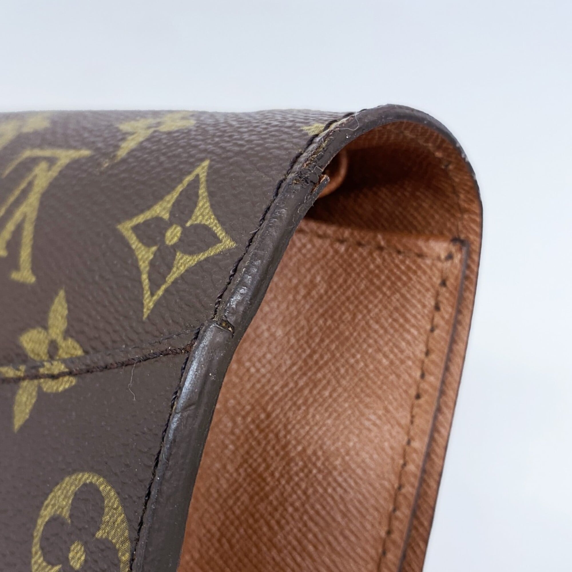 Louis Vuitton Brown Clutch Bag (Pre-Owned)