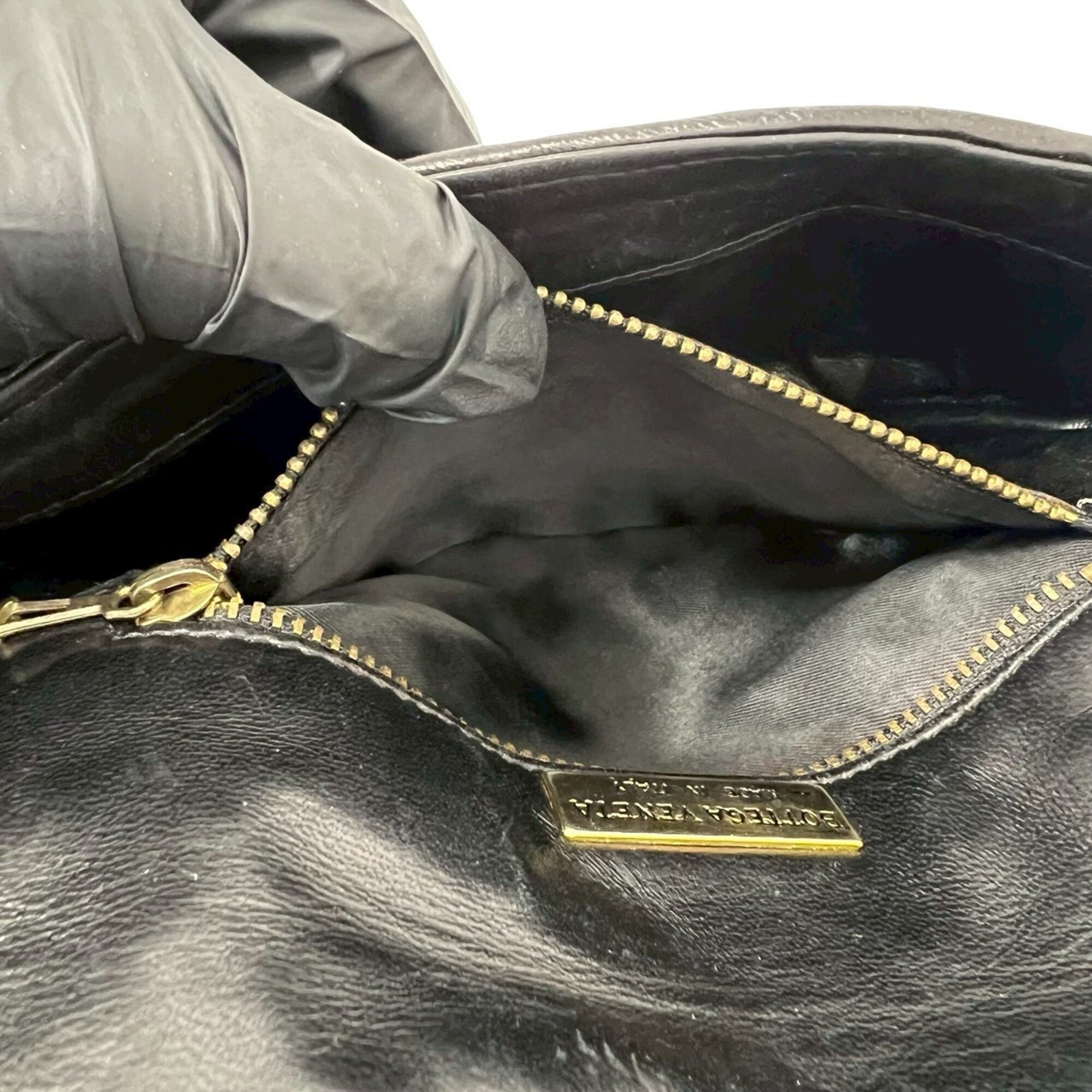 Bottega Veneta Black Leather Pochette Shoulder Bag (Pre-Owned)