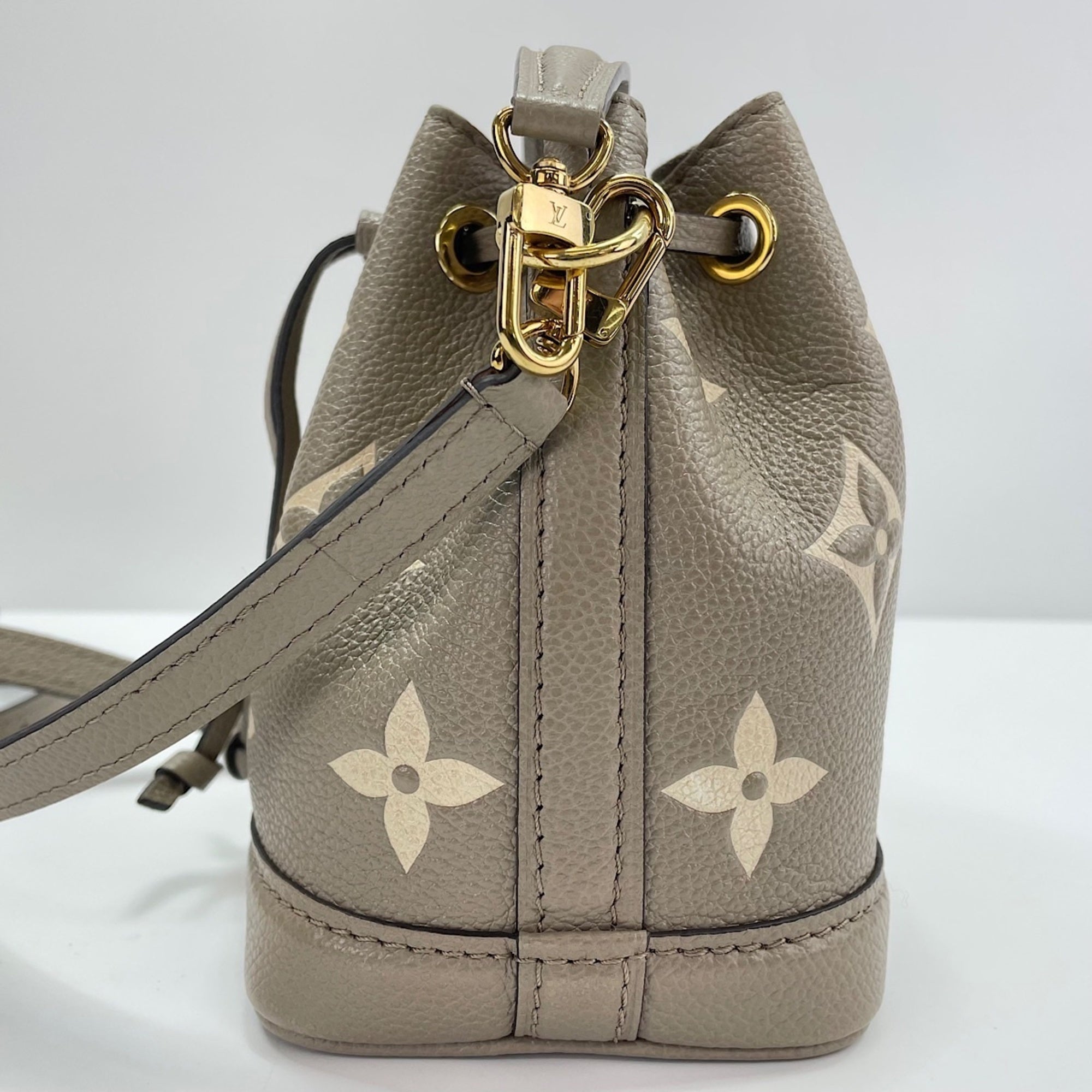 Louis Vuitton Beige Shoulder Bag (Pre-Owned)