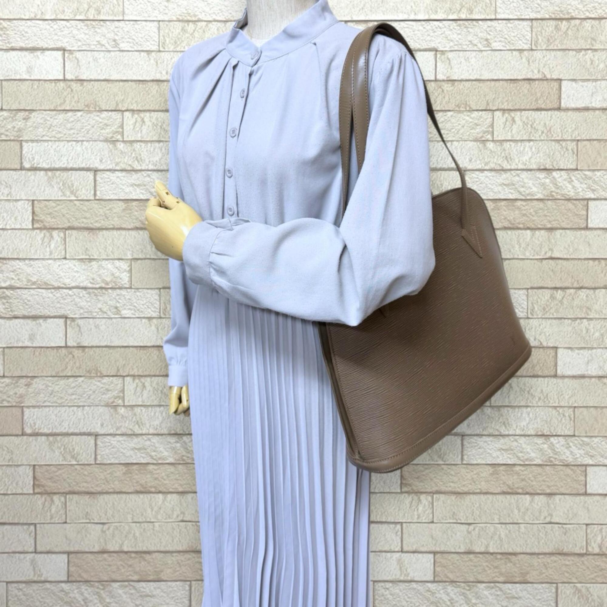 Louis Vuitton Gray Epi Leather Shoulder Bag (Pre-Owned)