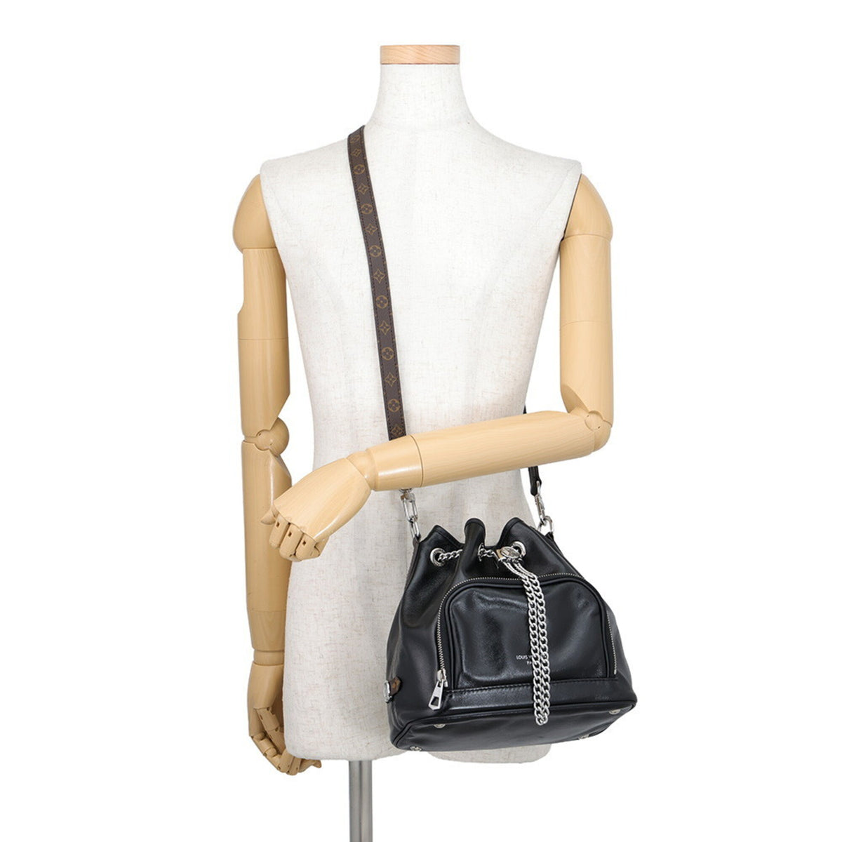 Louis Vuitton Black Noir Leather Handbag (Pre-Owned)
