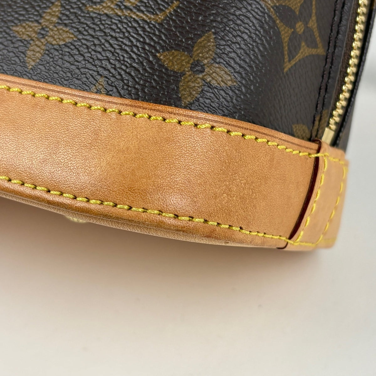 Louis Vuitton Brown Monogram Handbag (Pre-Owned)