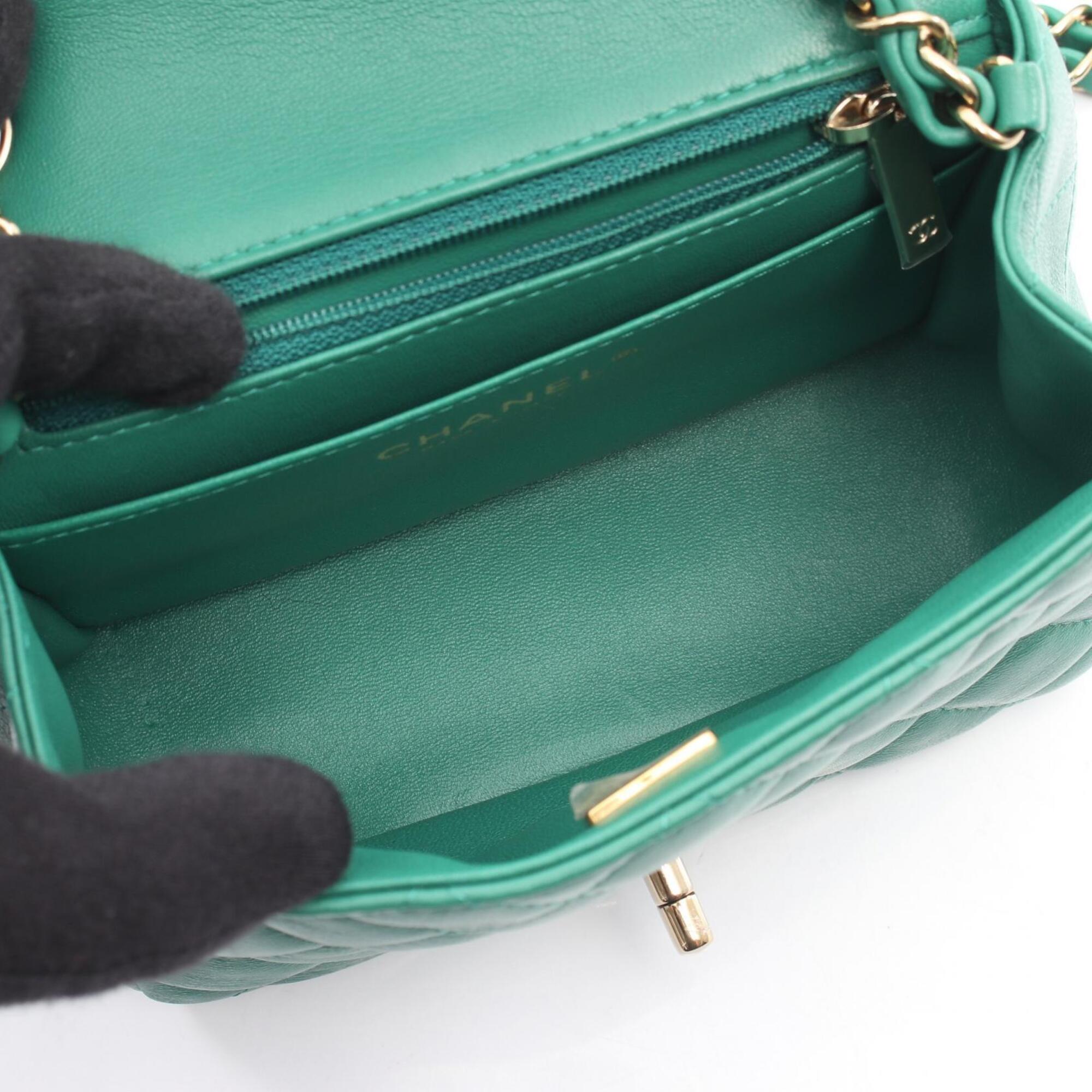 Chanel Green Leather Handbag Shoulder Bag (Pre-Owned)