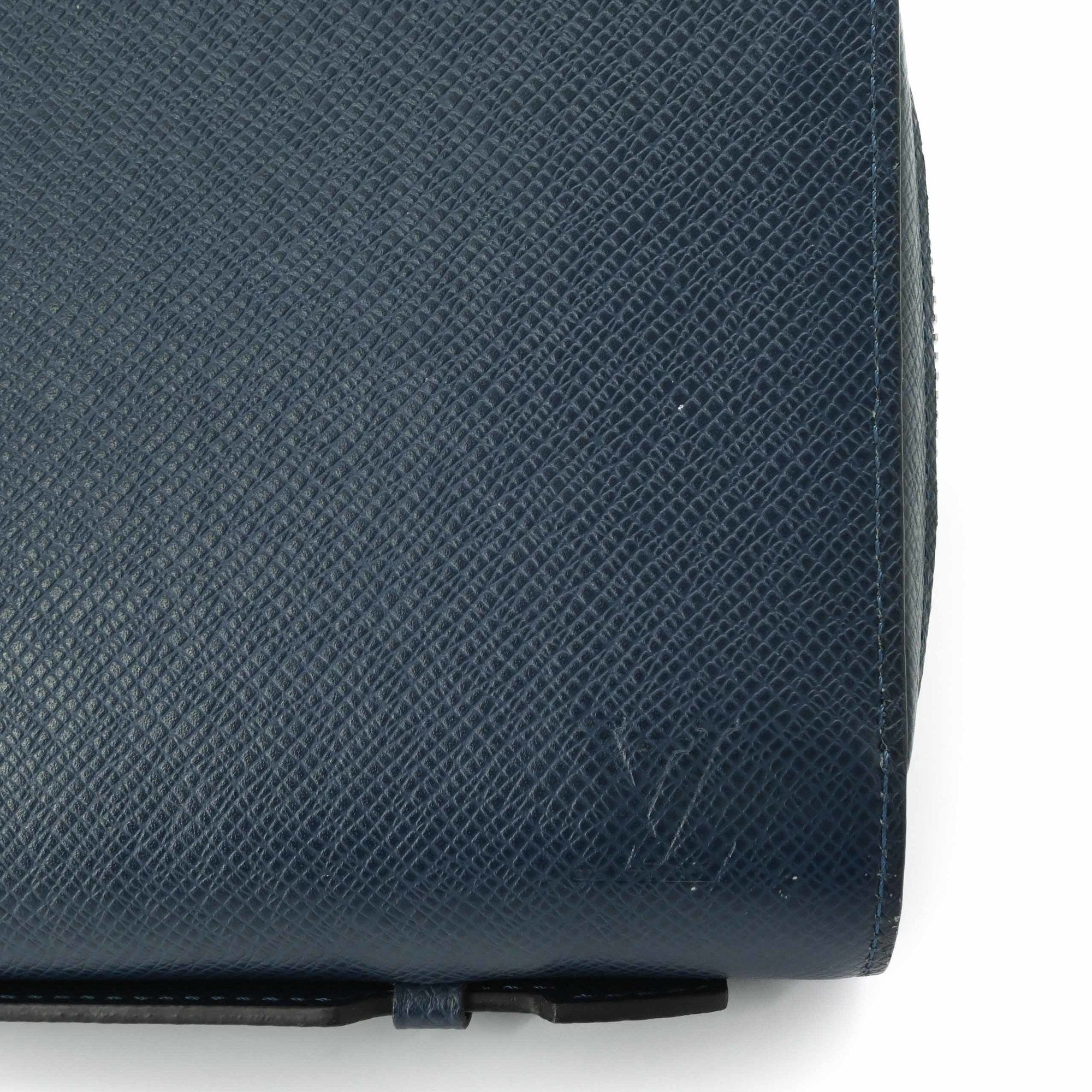Louis Vuitton Taiga Navy Blue Taiga Leather Long Wallet (Bi-Fold) (Pre-Owned)