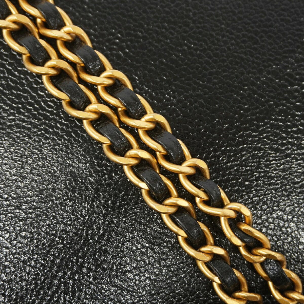 Chanel Black Shoulder Bag (Pre-Owned)