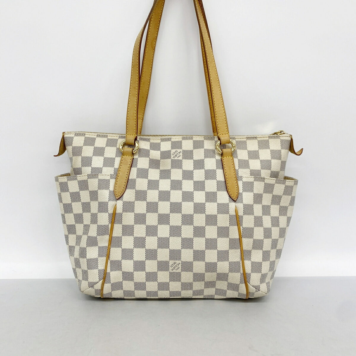 Louis Vuitton White Tote Bag (Pre-Owned)