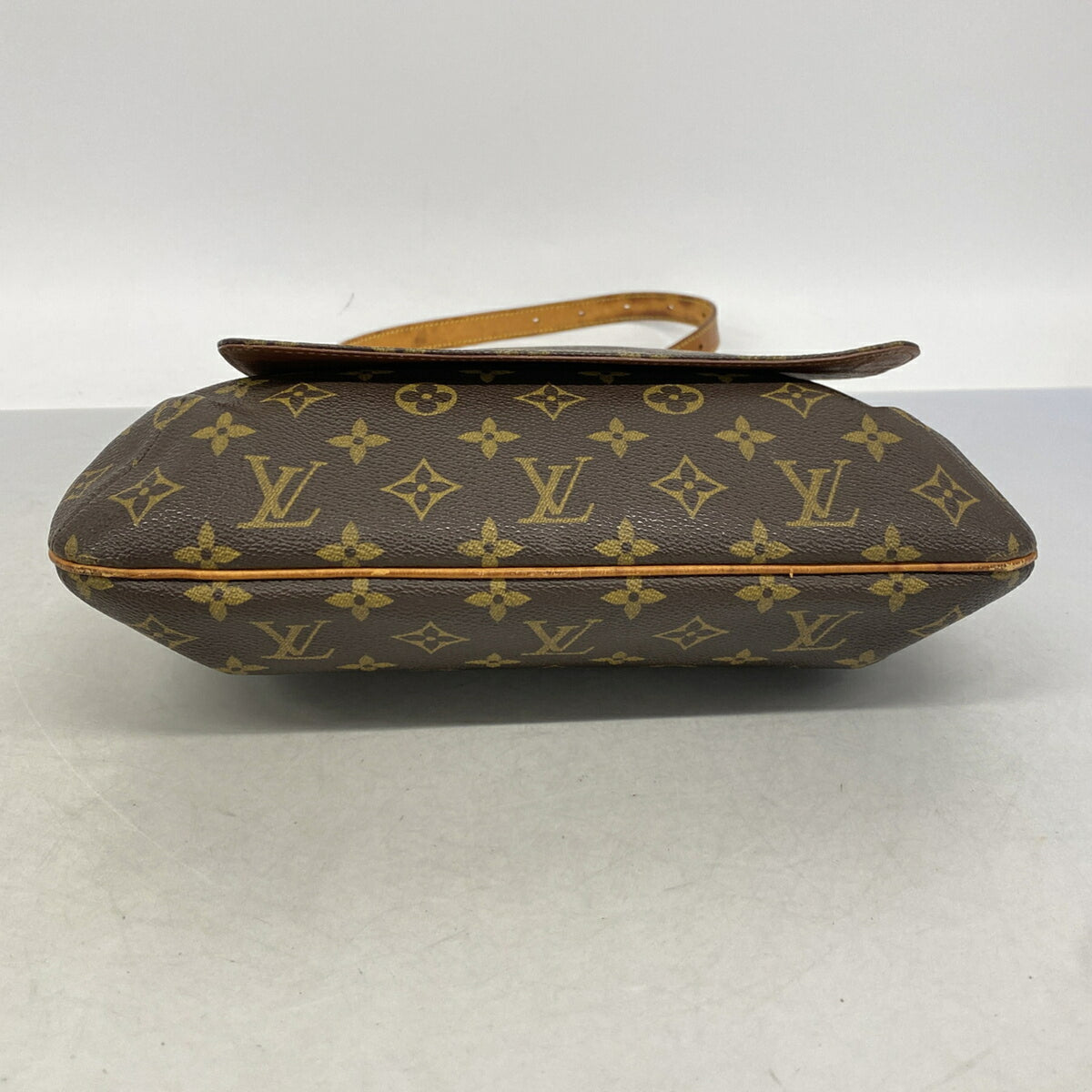 Louis Vuitton Brown Shoulder Bag (Pre-Owned)