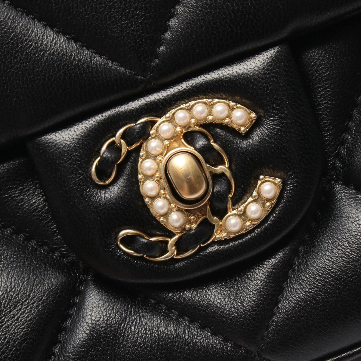 Chanel Black Leather Handbag Shoulder Bag (Pre-Owned)