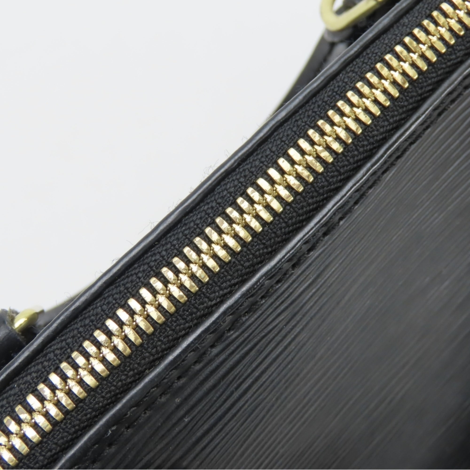 Louis Vuitton Epi Black Noir Epi Leather Handbag (Pre-Owned)