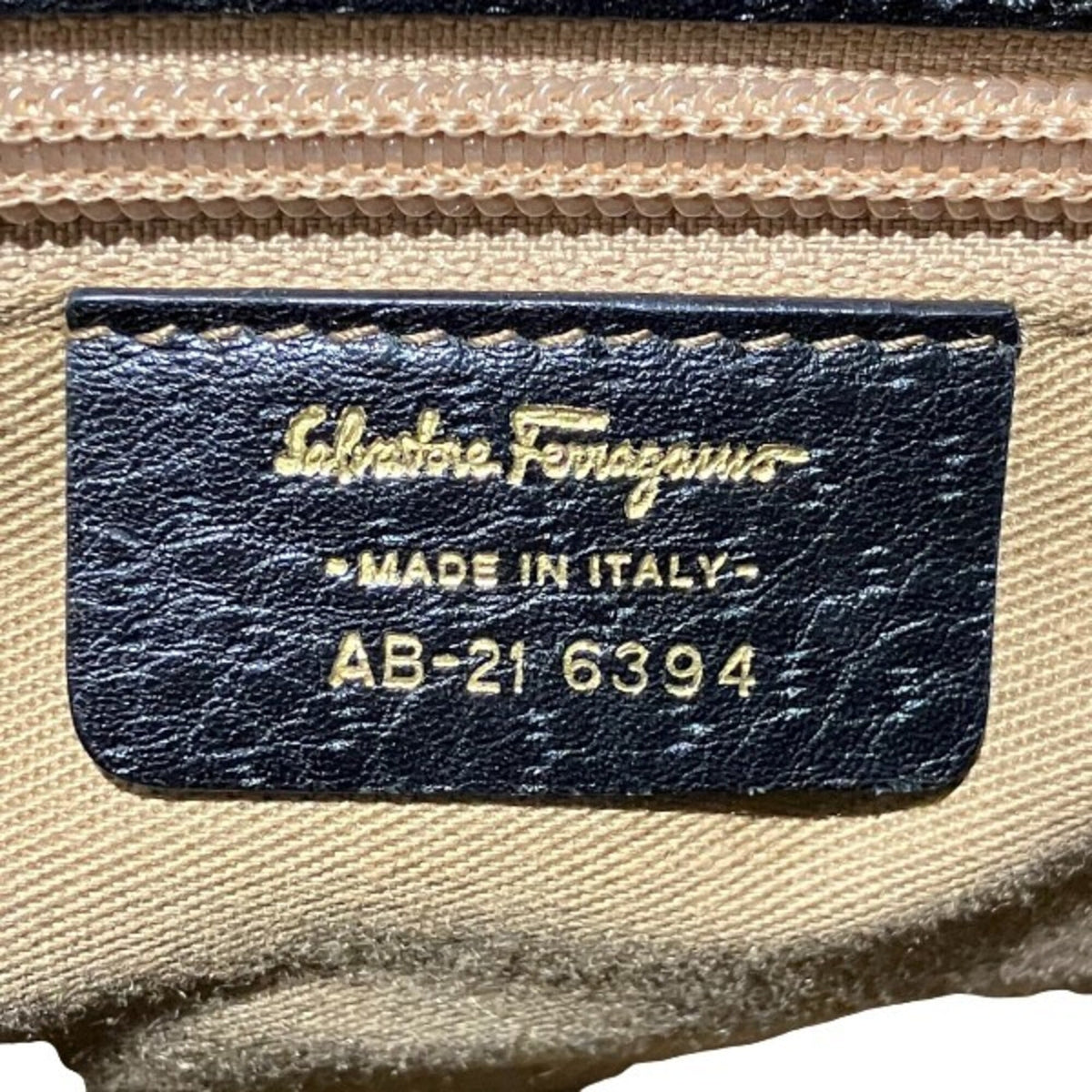 Salvatore Ferragamo Black Leather Handbag Shoulder Bag (Pre-Owned)