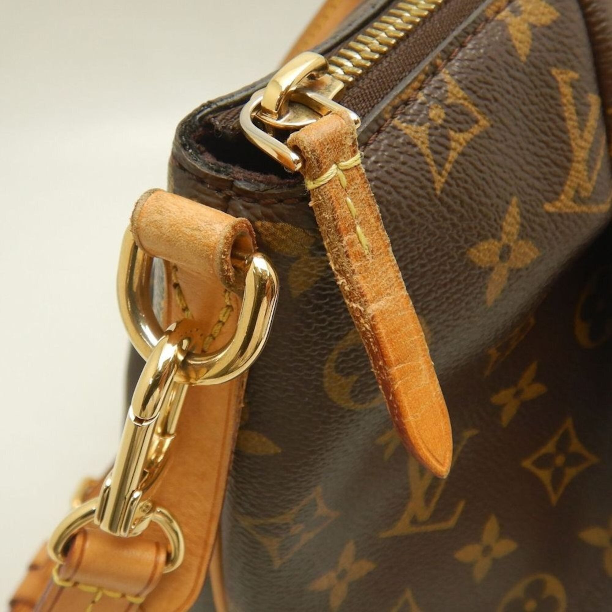 Louis Vuitton Brown Monogram Monogram Canvas Handbag (Pre-Owned)