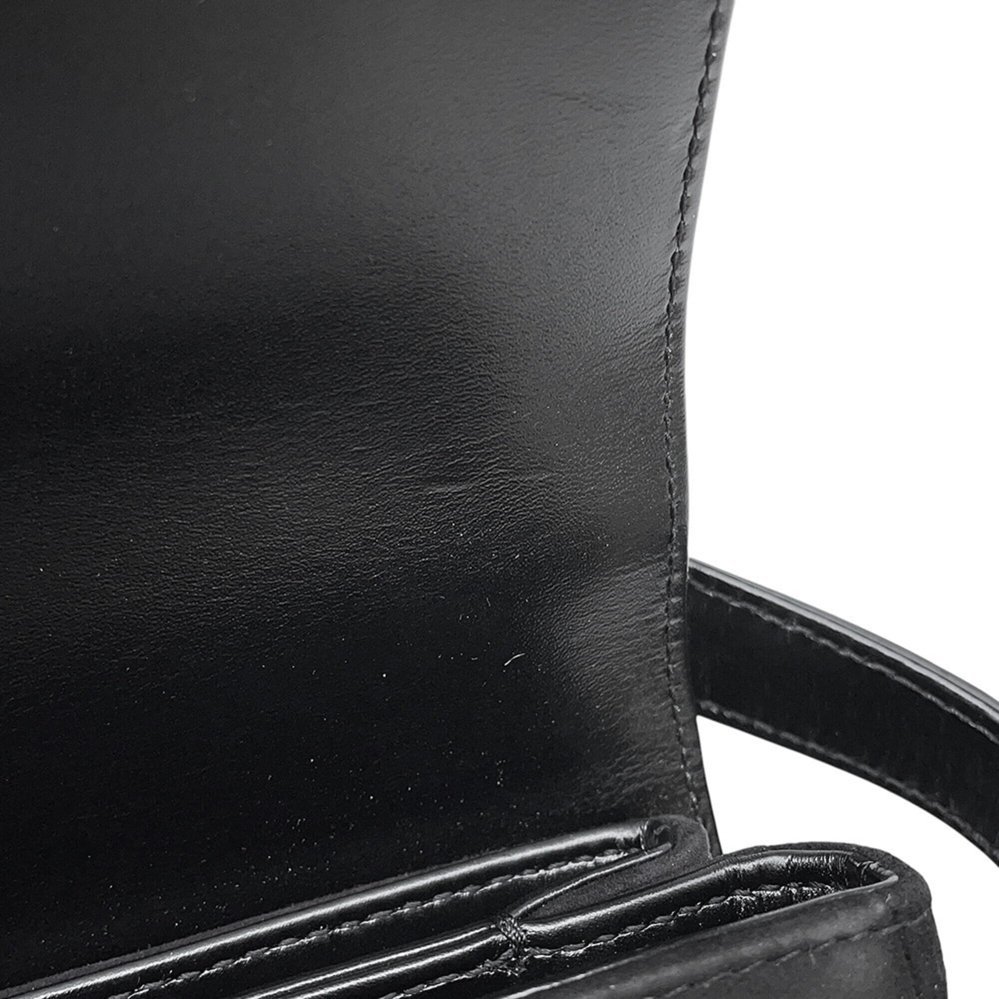 Chanel Black Suede Leather Shoulder Bag (Pre-Owned)