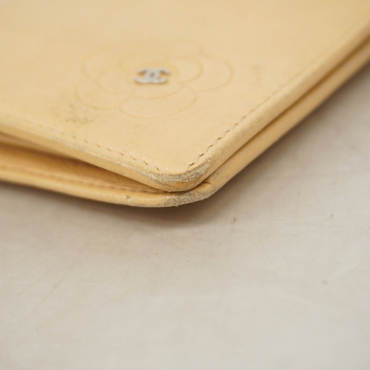 Chanel Beige Leather Long Wallet (Bi-Fold) (Pre-Owned)