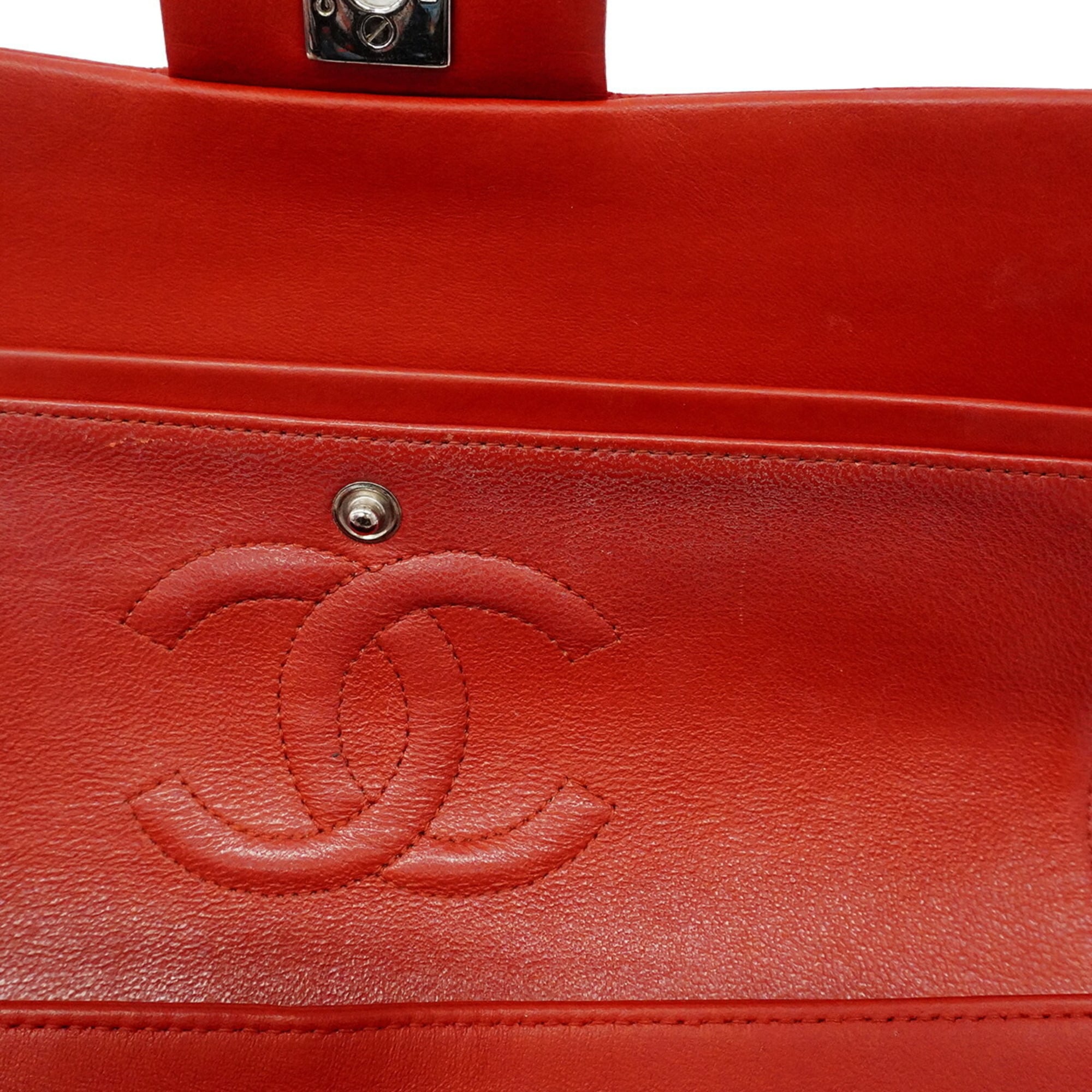 Chanel Red Color Leather Shoulder Bag (Pre-Owned)