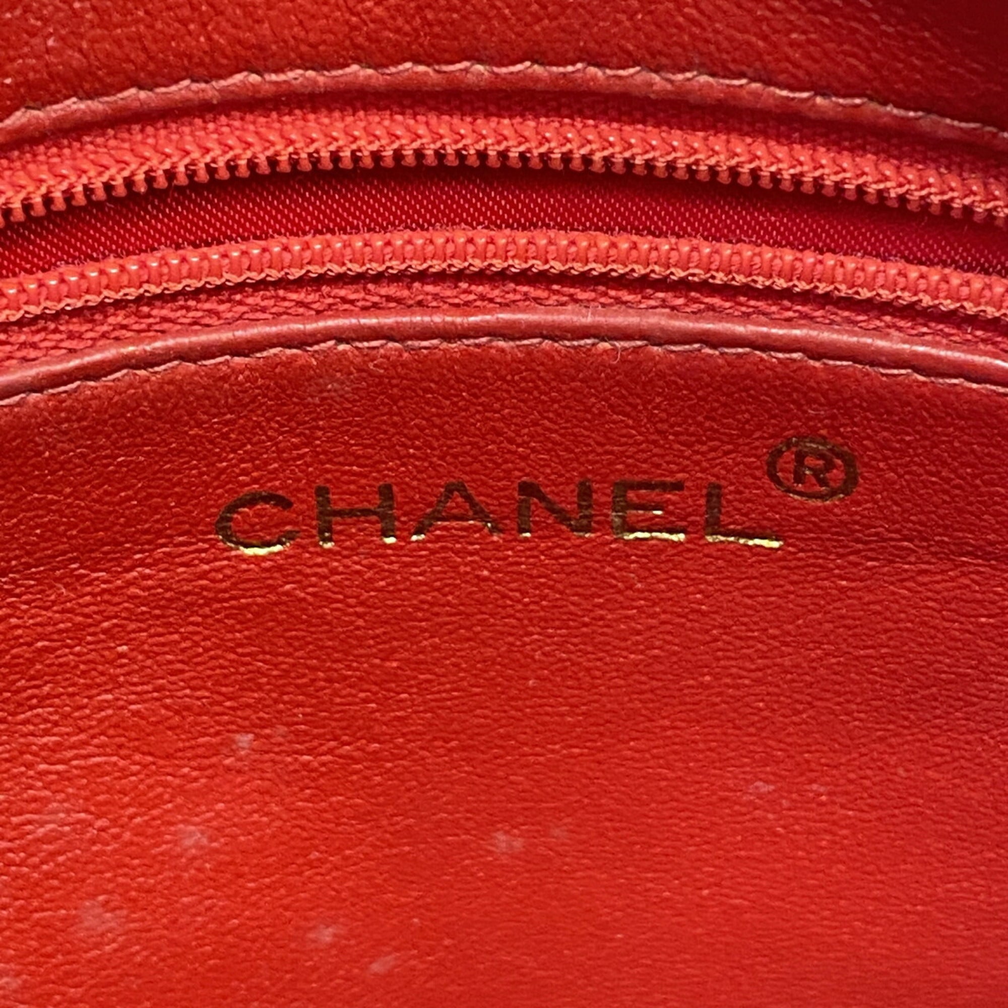 Chanel Red Color Leather Shoulder Bag (Pre-Owned)