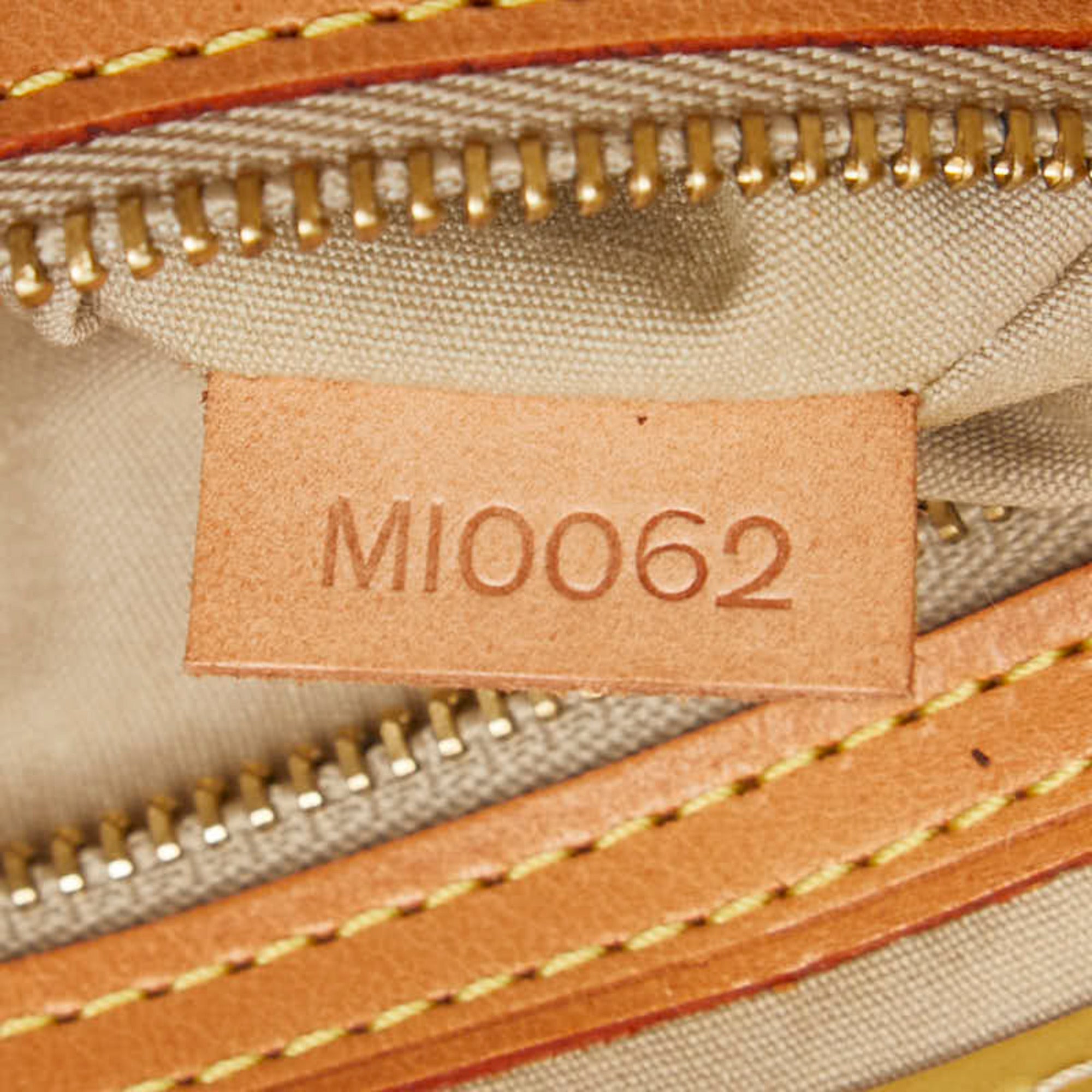 Louis Vuitton Beige Patent Leather Handbag (Pre-Owned)