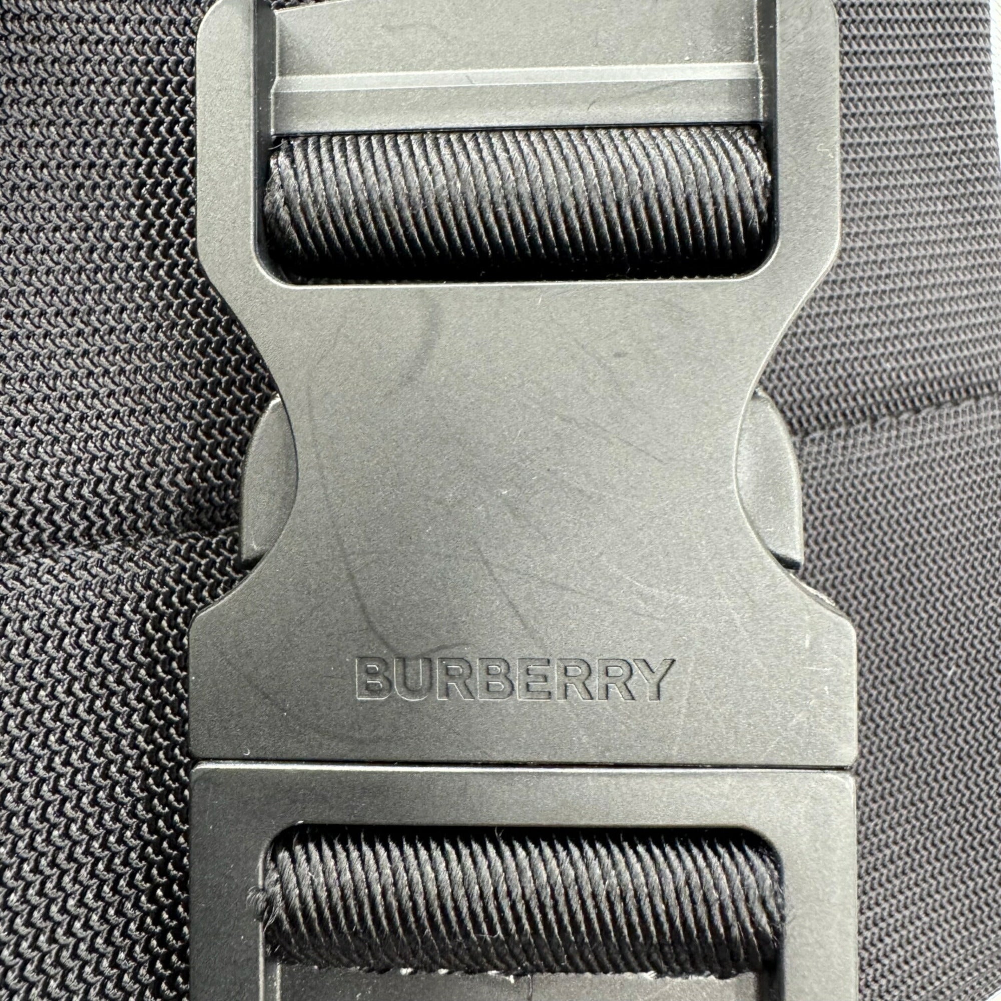 Burberry Metallic Silver Canvas Leather Shoulder Bag Sling Bag (Pre-Owned)