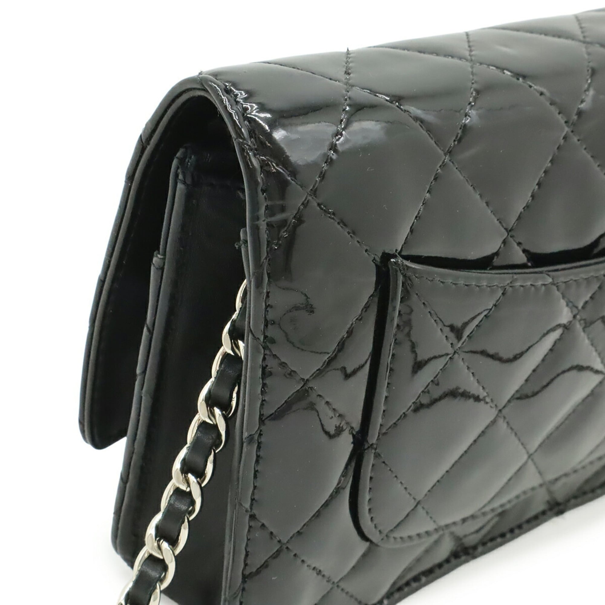 Chanel Black Patent Leather Shoulder Bag (Pre-Owned)
