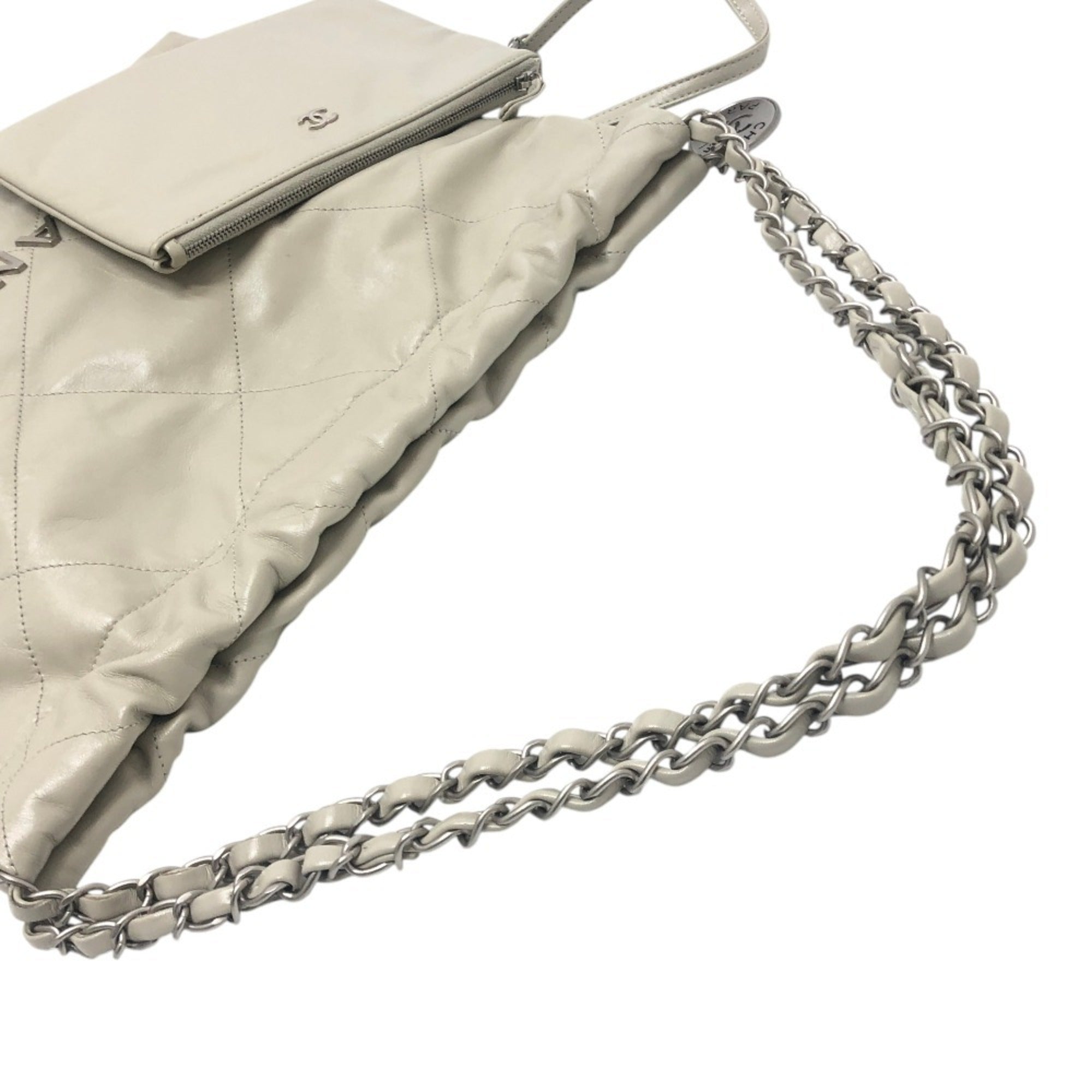Chanel Gray Leather Shoulder Bag (Pre-Owned)