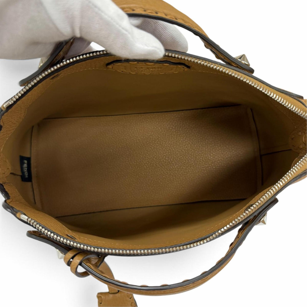 Fendi Beige Shoulder Bag (Pre-Owned)