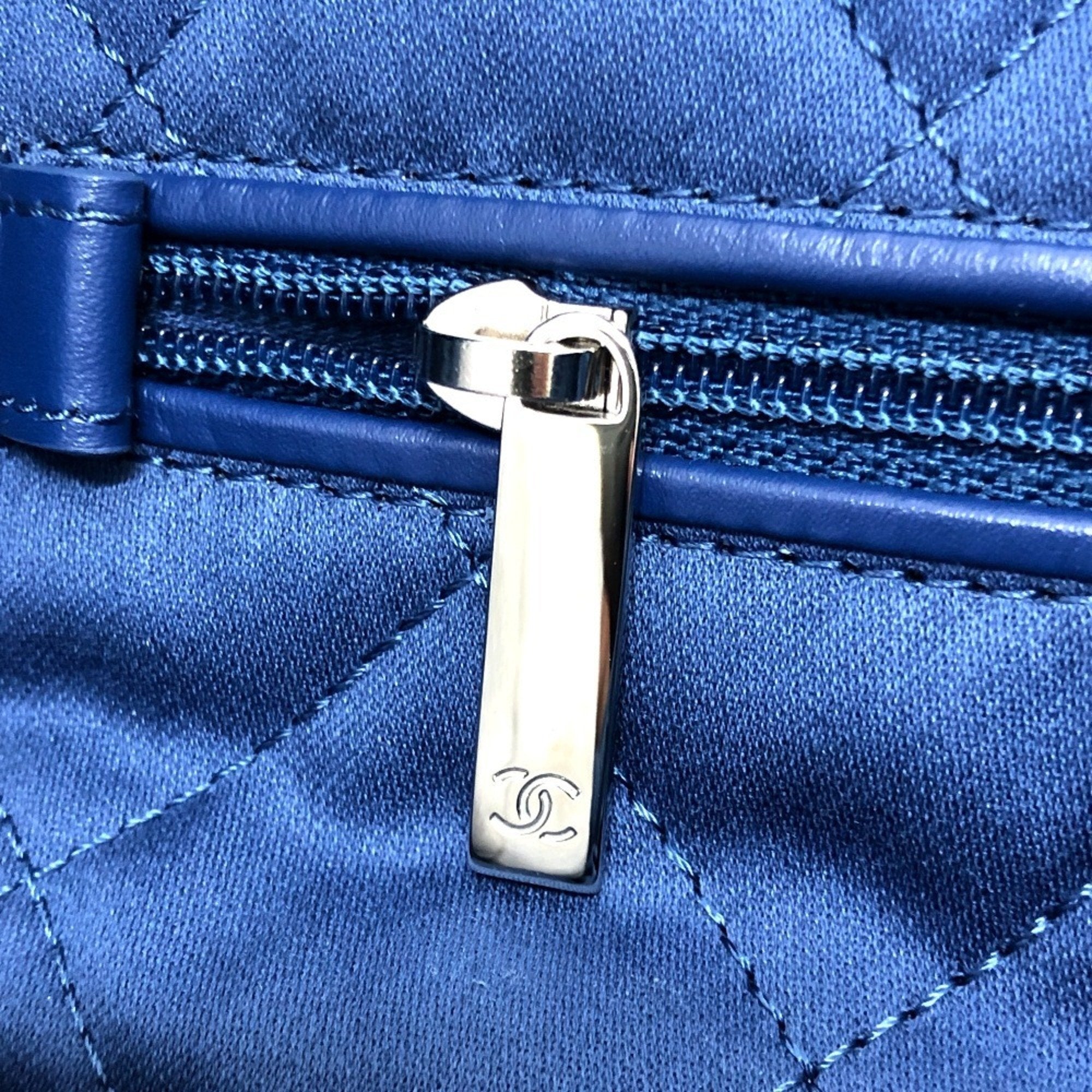 Chanel Blue Denim Shoulder Bag (Pre-Owned)