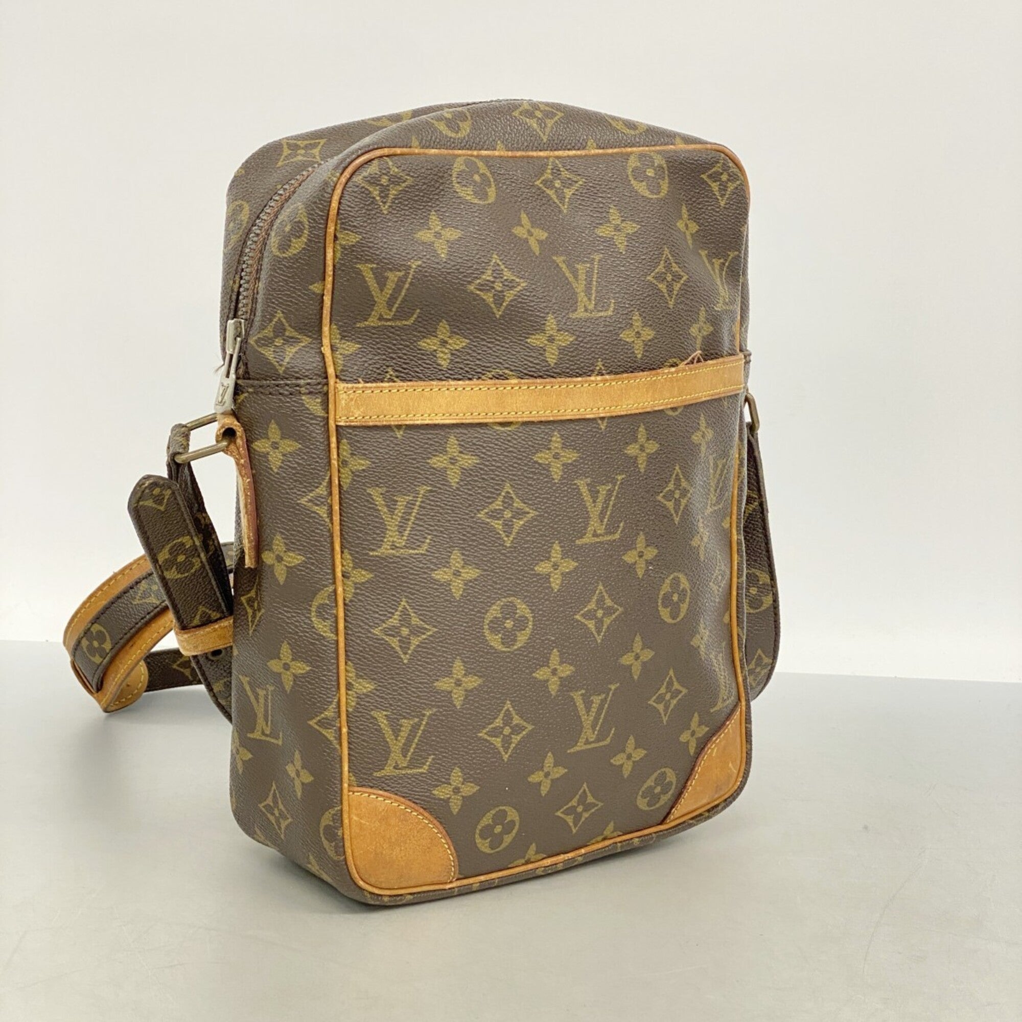 Louis Vuitton Brown Shoulder Bag (Pre-Owned)