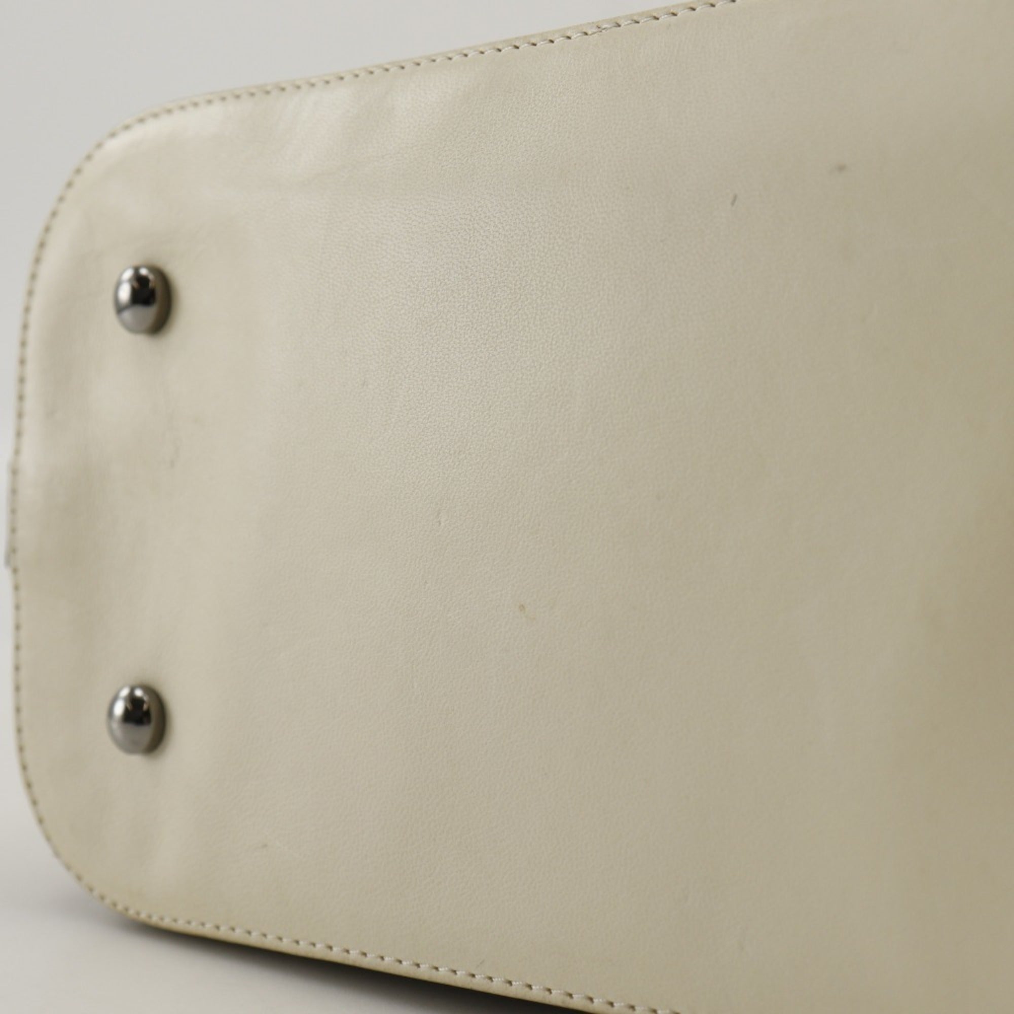 Chanel Ivory Leather Tote Bag (Pre-Owned)