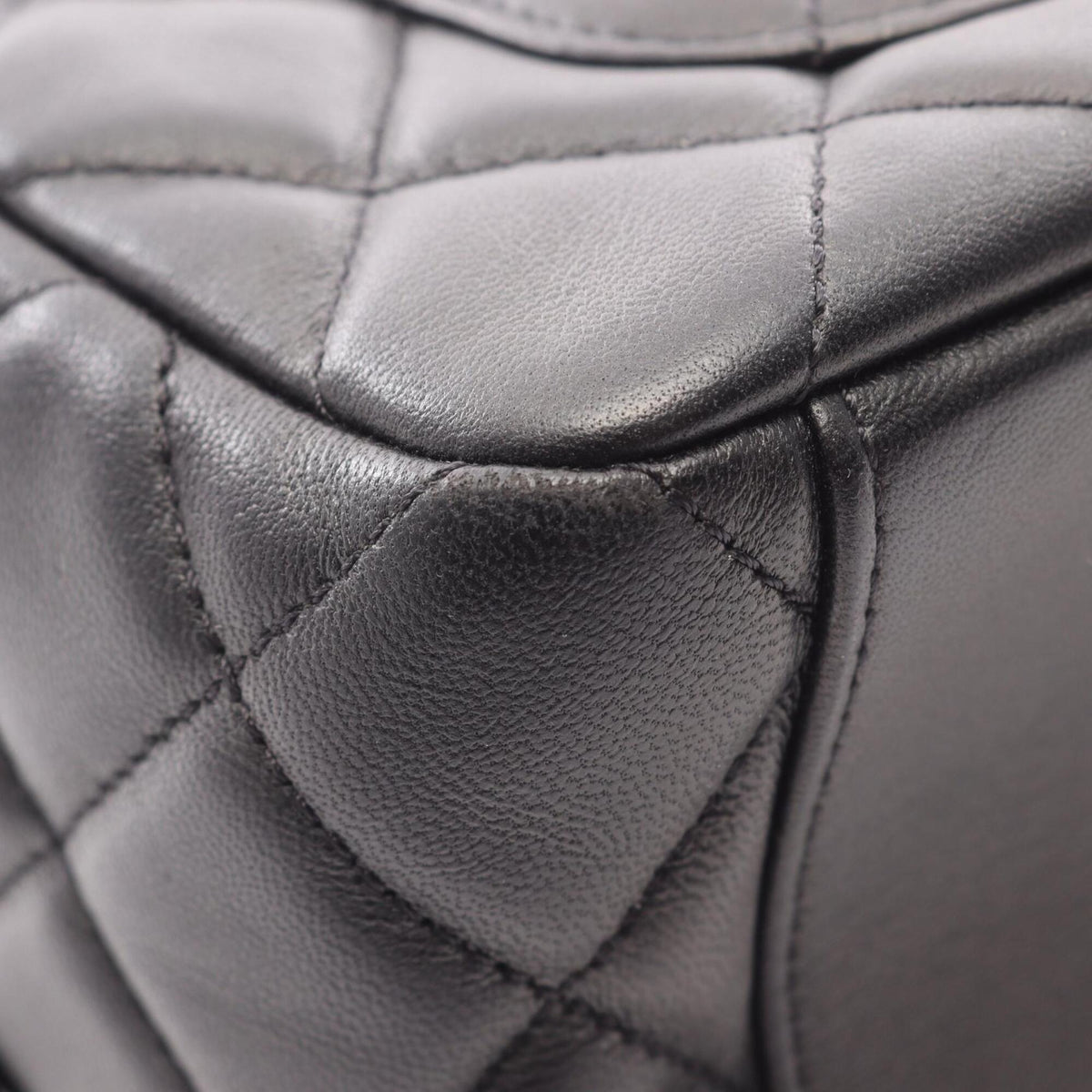 Chanel Black Leather Handbag Shoulder Bag (Pre-Owned)