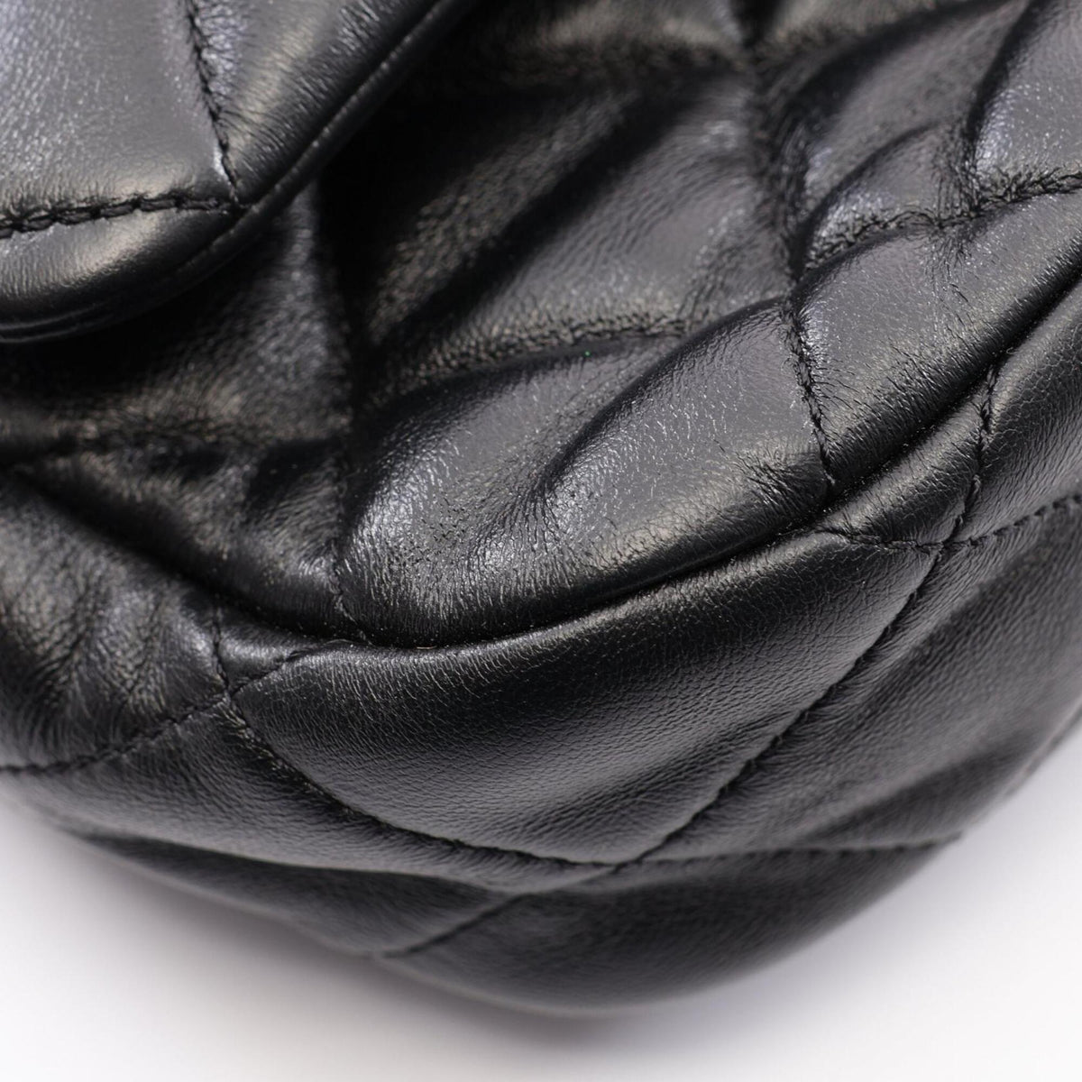 Chanel Matelasse Black Leather Handbag Shoulder Bag (Pre-Owned)