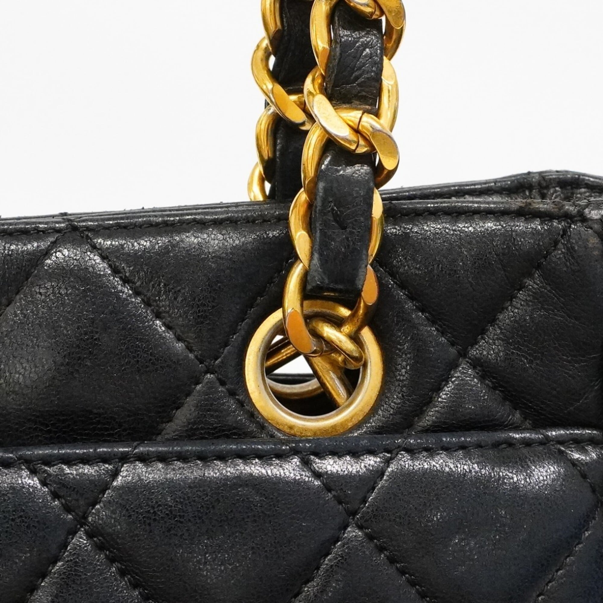 Chanel Black Leather Shoulder Bag (Pre-Owned)