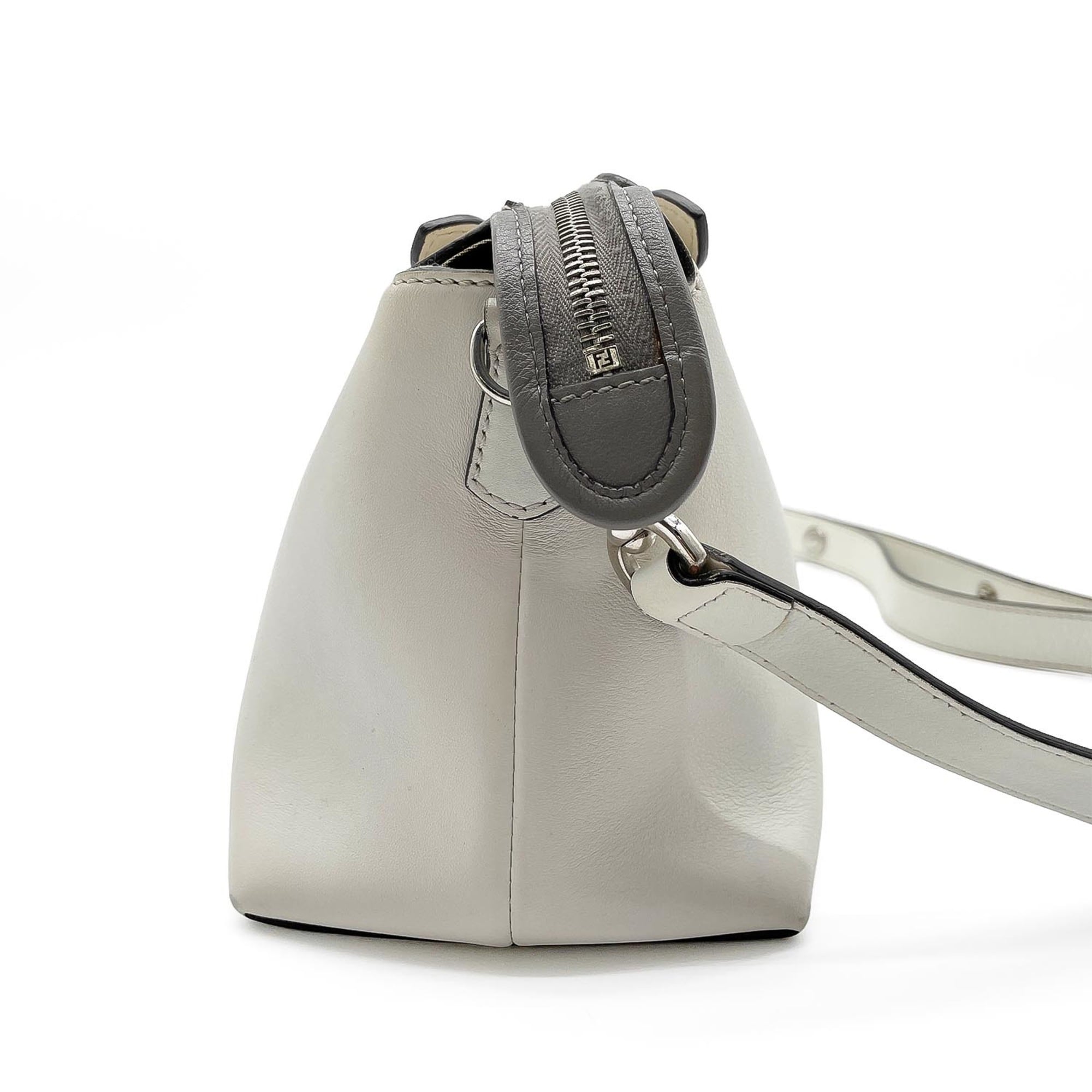 Fendi White Leather Handbag (Pre-Owned)
