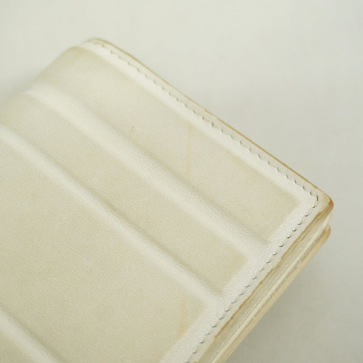 Salvatore Ferragamo White Leather Wallet (Bi-Fold) (Pre-Owned)