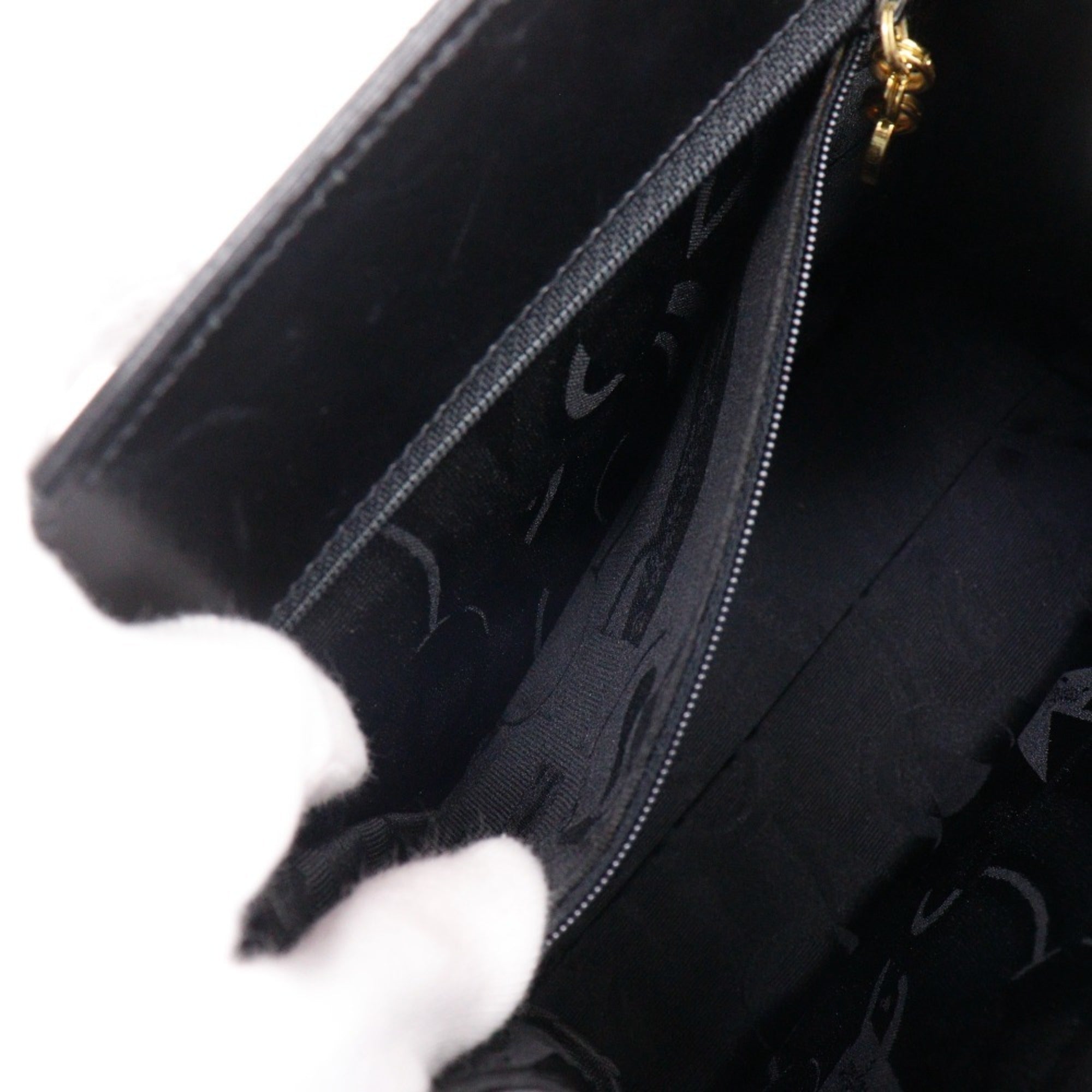 Salvatore Ferragamo Black Leather Handbag (Pre-Owned)